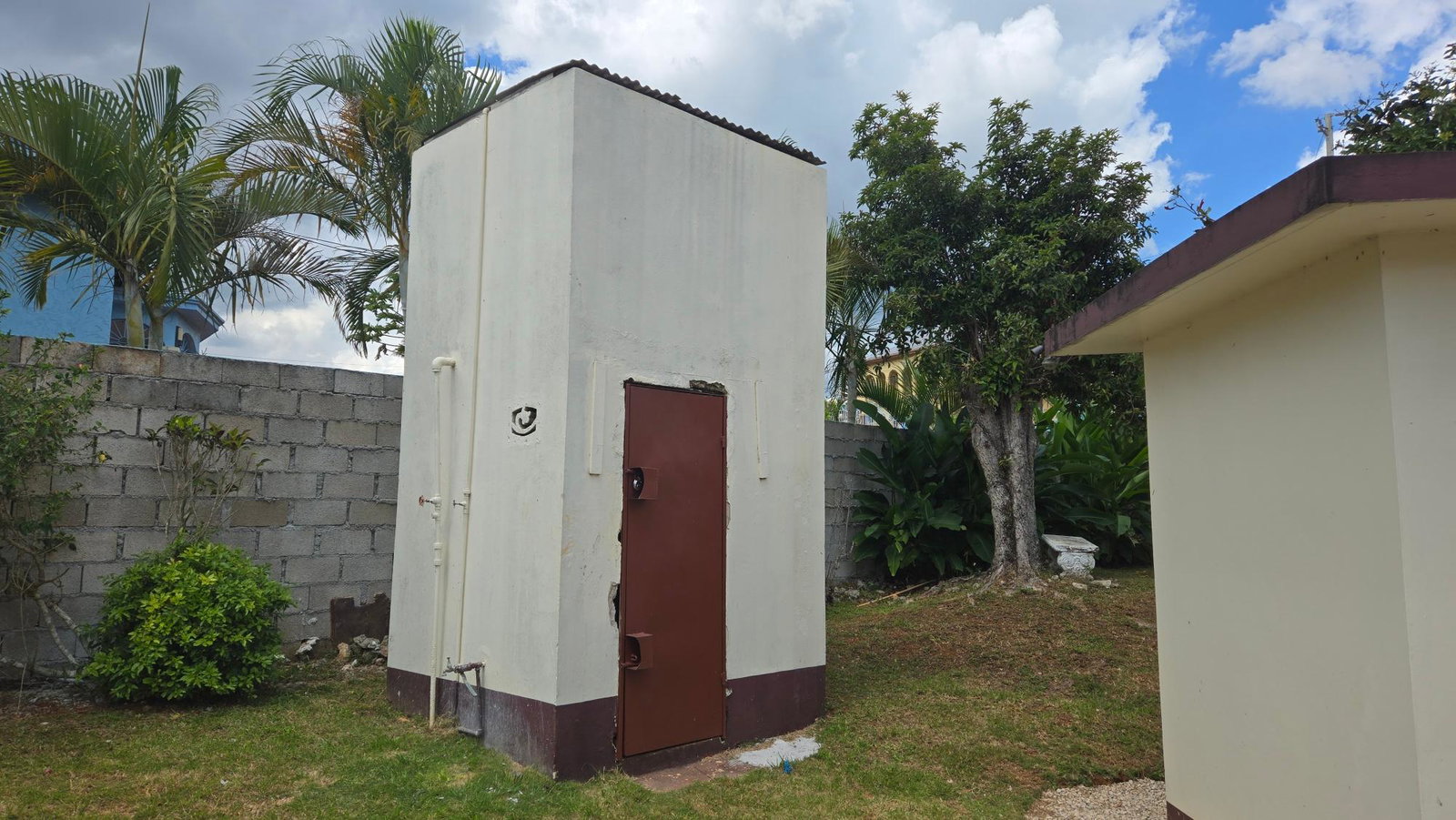 Seventh image of 1a Charlton Avenue in Mandeville, Manchester, Jamaica - property is For Sale