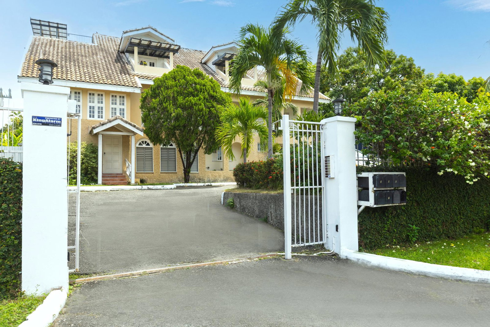 Seventeenth image of 4 Mcdonald Drive in Kingston 8, St. Andrew, Jamaica - property is For Rent