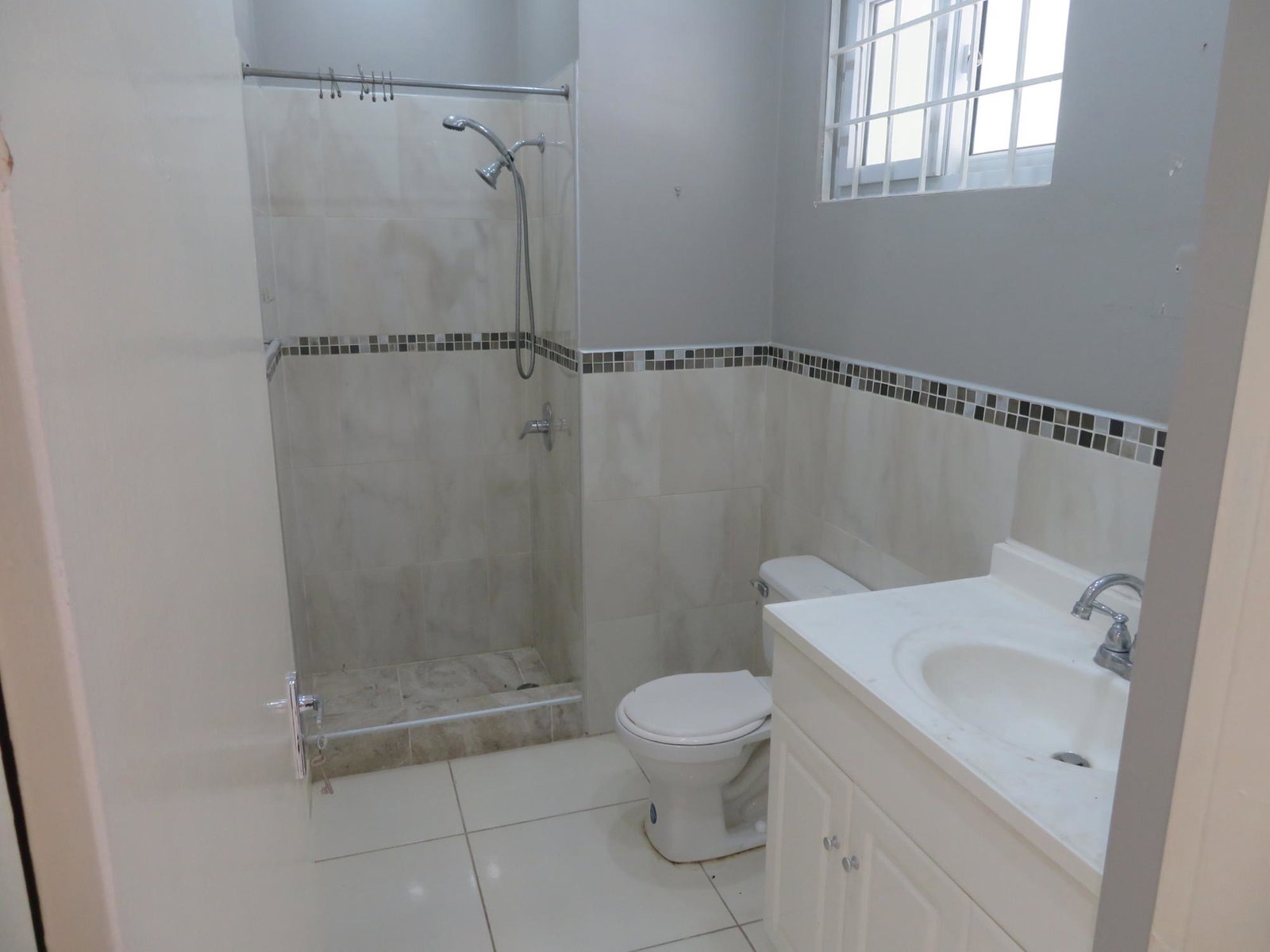 Seventh image of 6 Whittingham Close, Kgn 8. in Kingston 8, St. Andrew, Jamaica - property is For Sale
