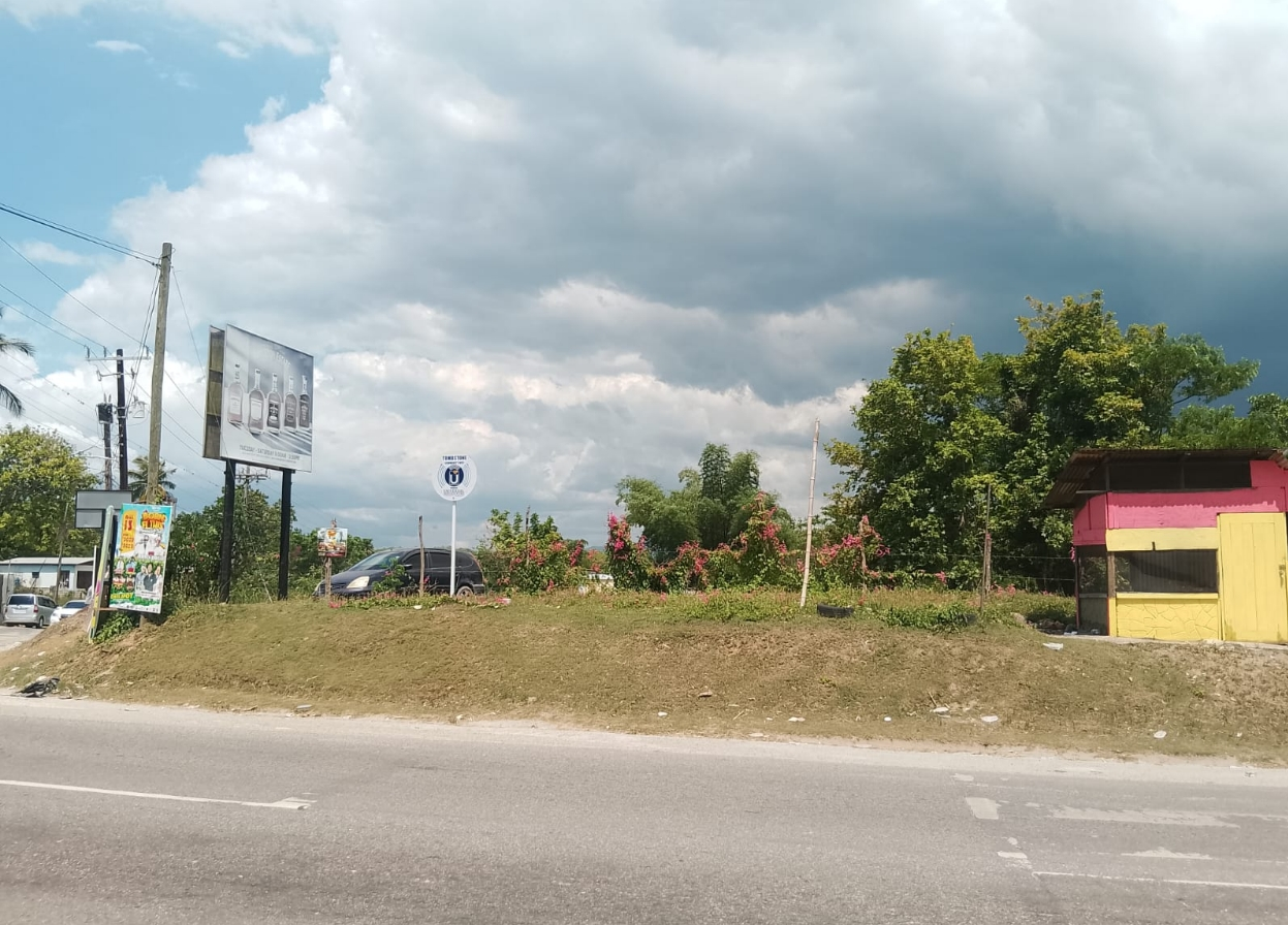 Second image of Tombstone/lacovia Main ro in Lacovia, St. Elizabeth, Jamaica - property is For Sale