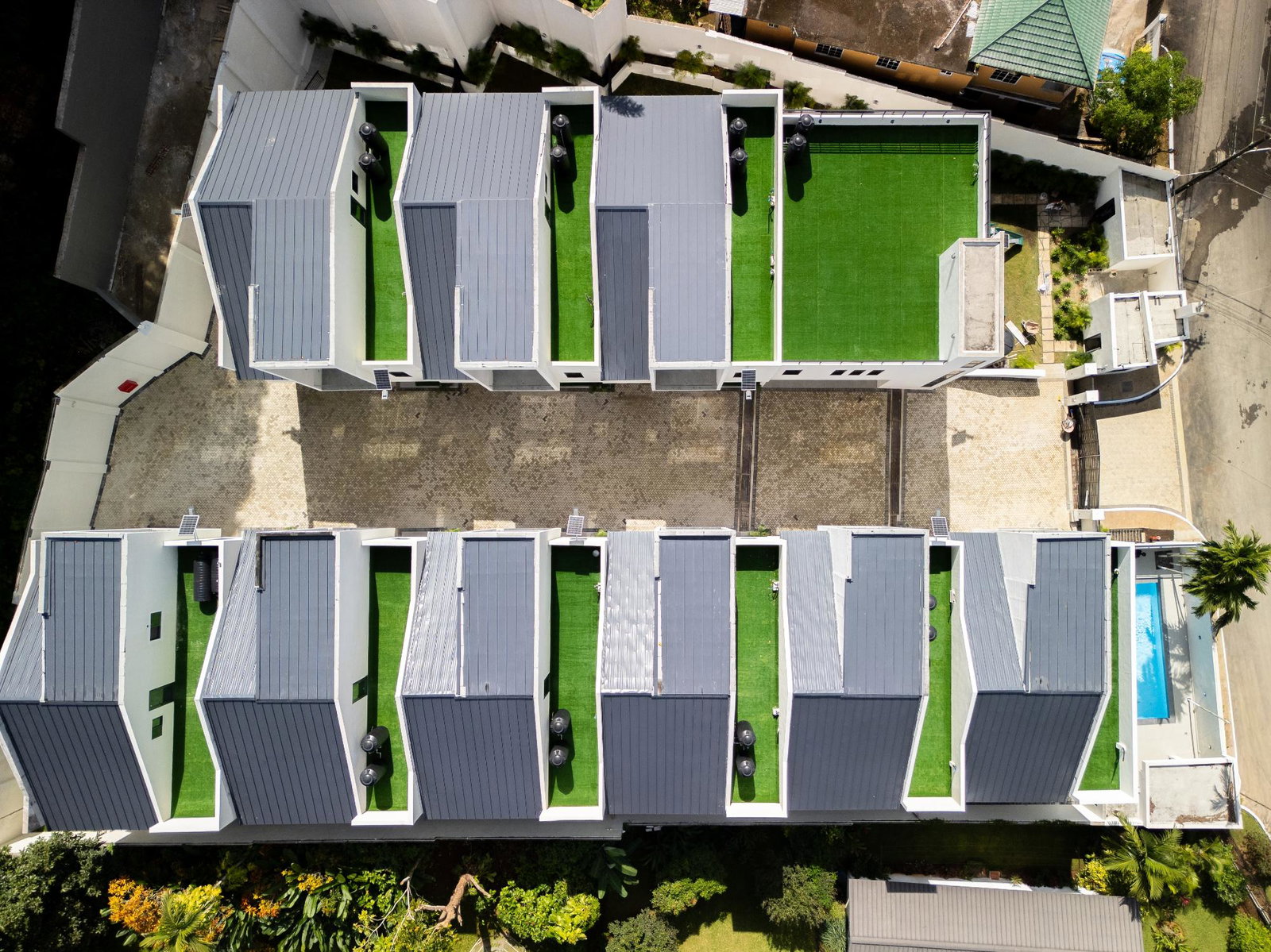 Fifth image of Th-a2-2 Lipscombe Ave in Kingston 9, St. Andrew, Jamaica - property is For Sale