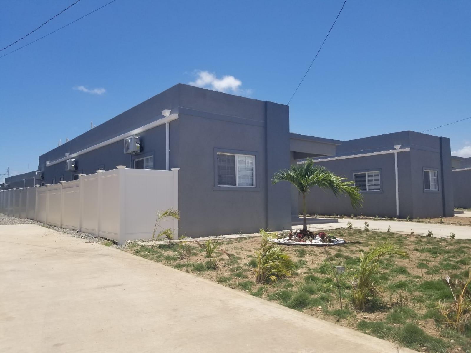 Third image of 41 Oakridge Circle Block d in Greater Portmore, St. Catherine, Jamaica - property is For Rent