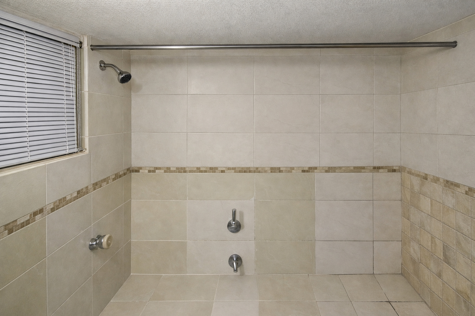 Tenth image of 4b-65 Lady Musgrave rd in Kingston 6, St. Andrew, Jamaica - property is For Rent