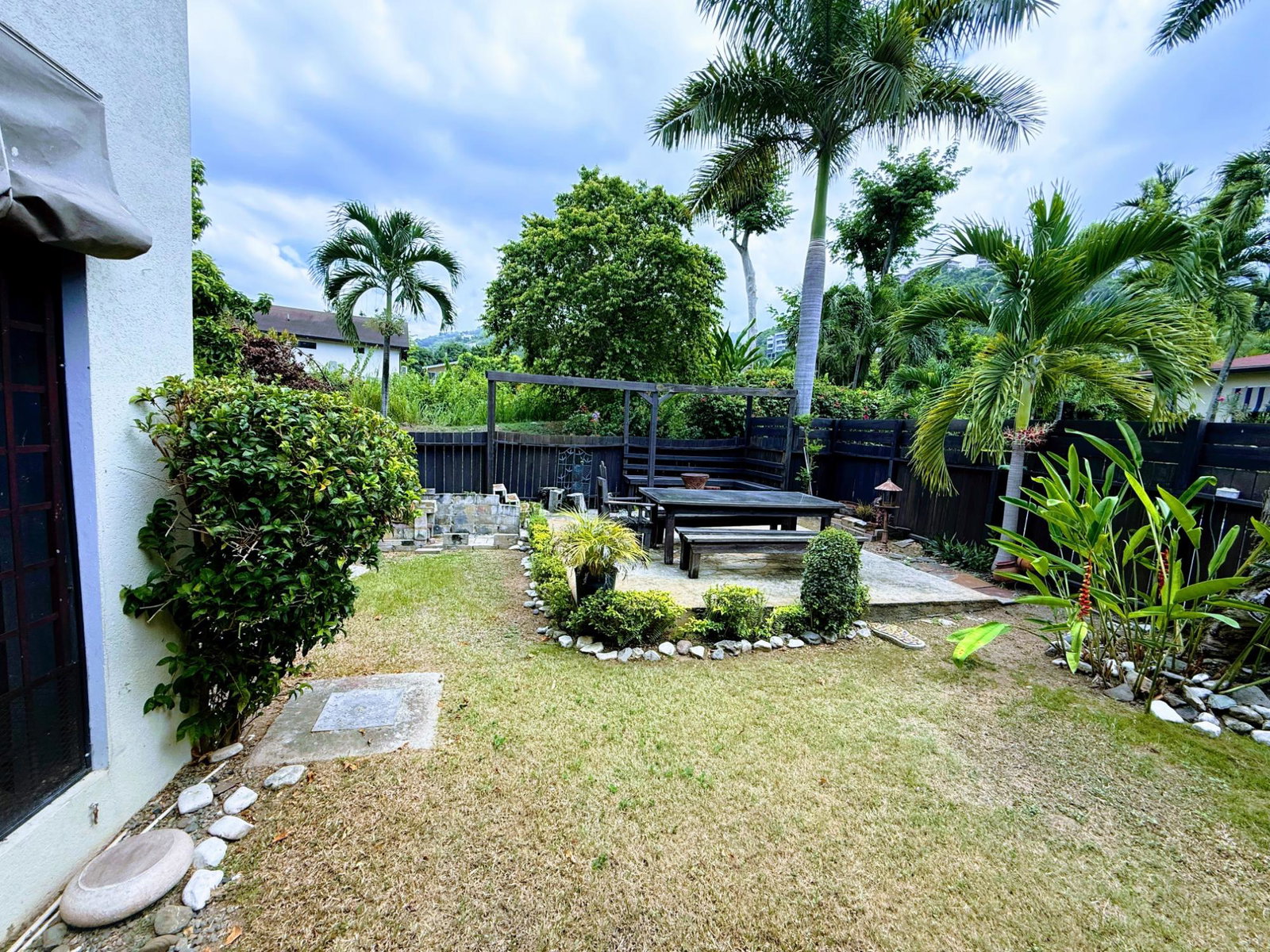 Seventh image of 2-1a Upper Melwood Avenue, Kin in Kingston 8, St. Andrew, Jamaica - property is For Sale
