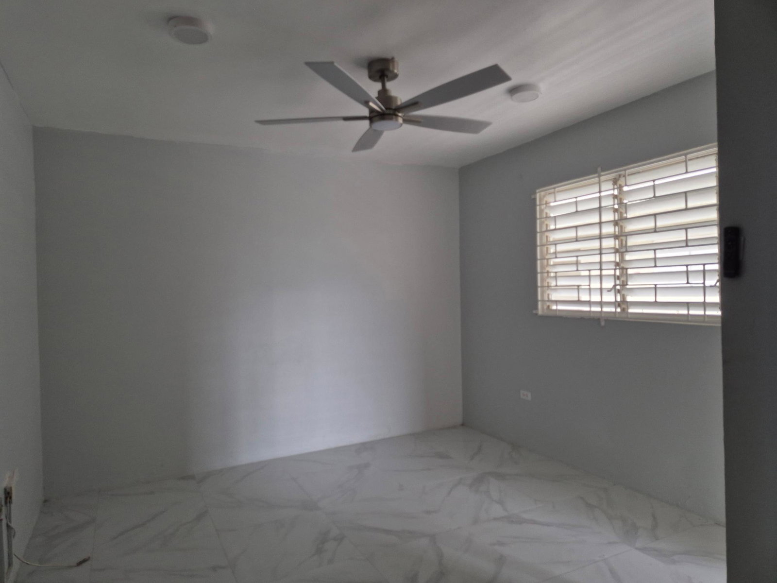 Eleventh image of 606- 114-116 Constant Spring r in Kingston 8, St. Andrew, Jamaica - property is For Rent