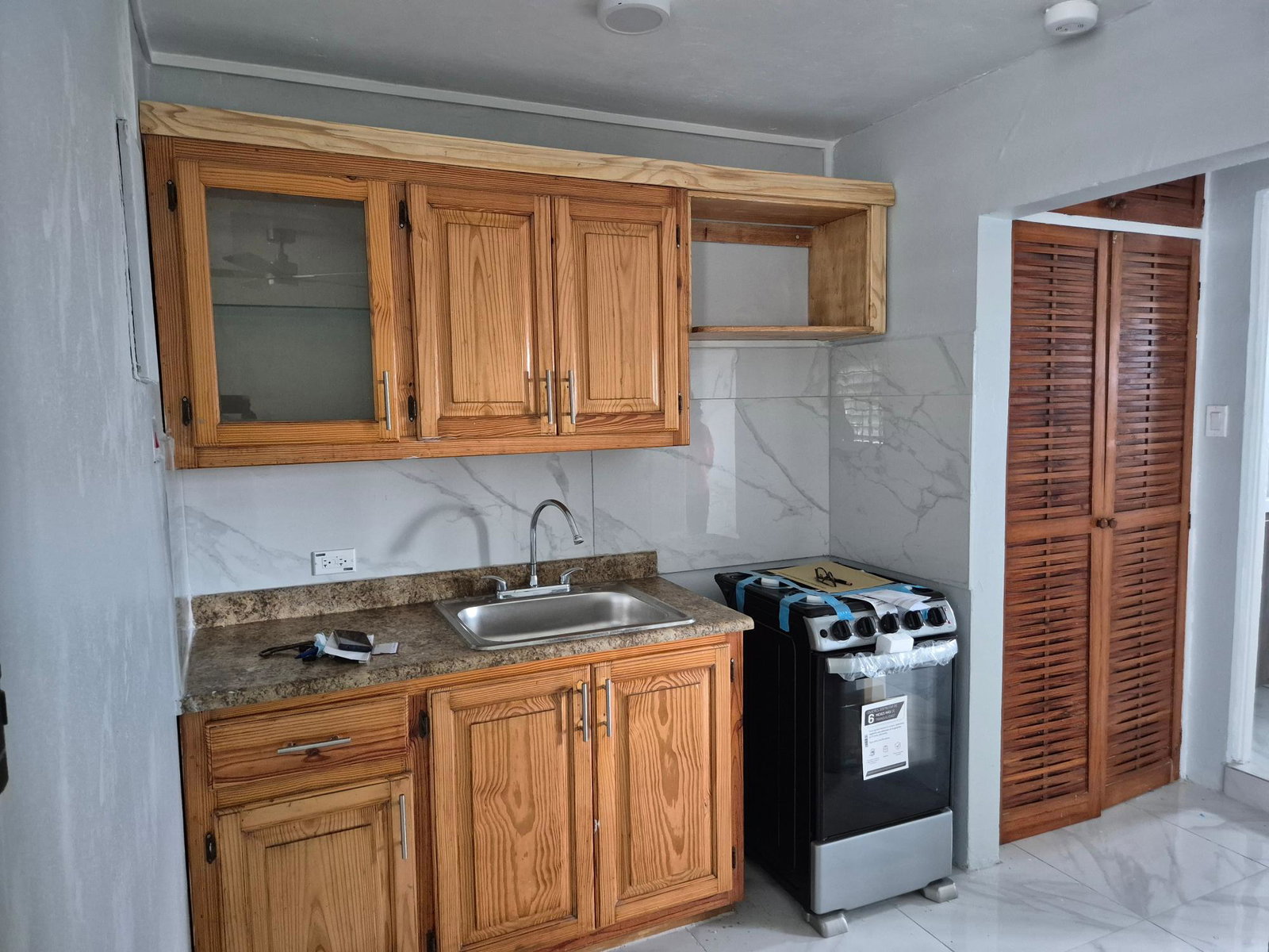 Thirteenth image of 606- 114-116 Constant Spring r in Kingston 8, St. Andrew, Jamaica - property is For Rent