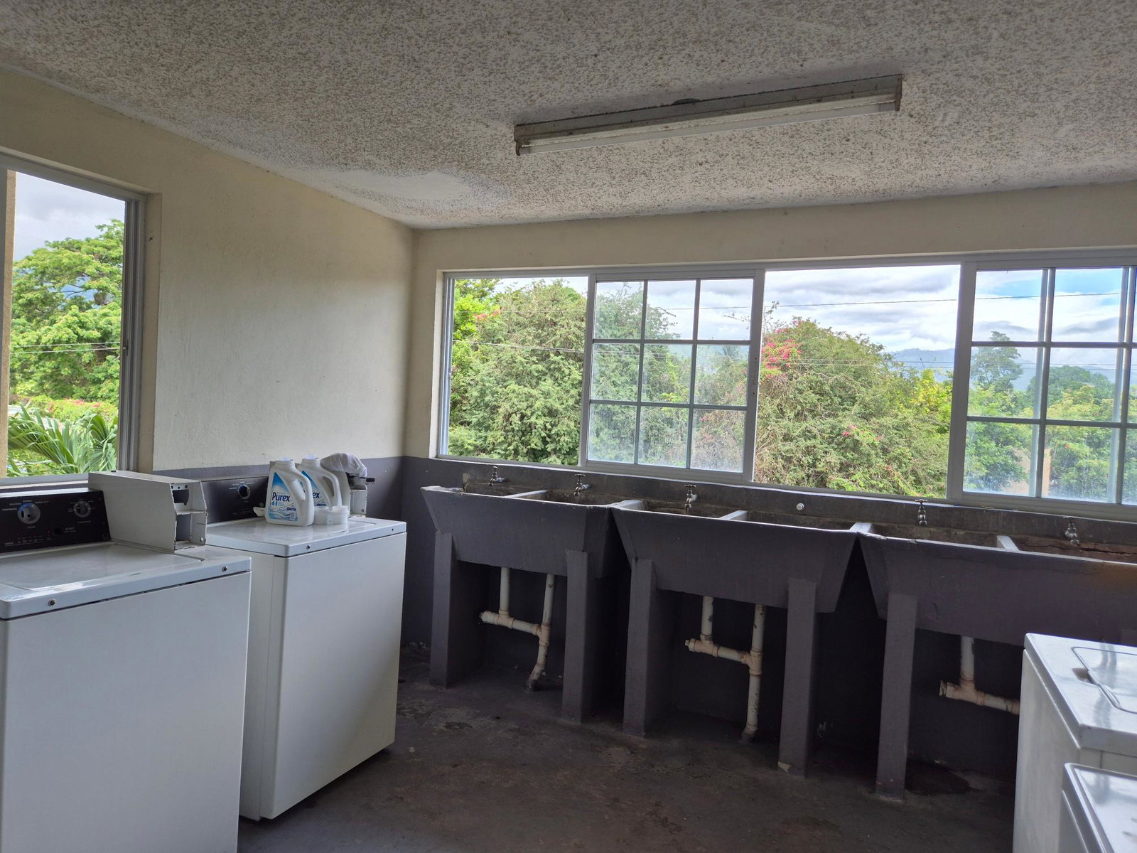 Fourteenth image of 606- 114-116 Constant Spring r in Kingston 8, St. Andrew, Jamaica - property is For Rent