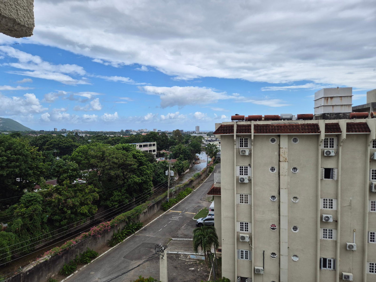 Seventeenth image of 606- 114-116 Constant Spring r in Kingston 8, St. Andrew, Jamaica - property is For Rent