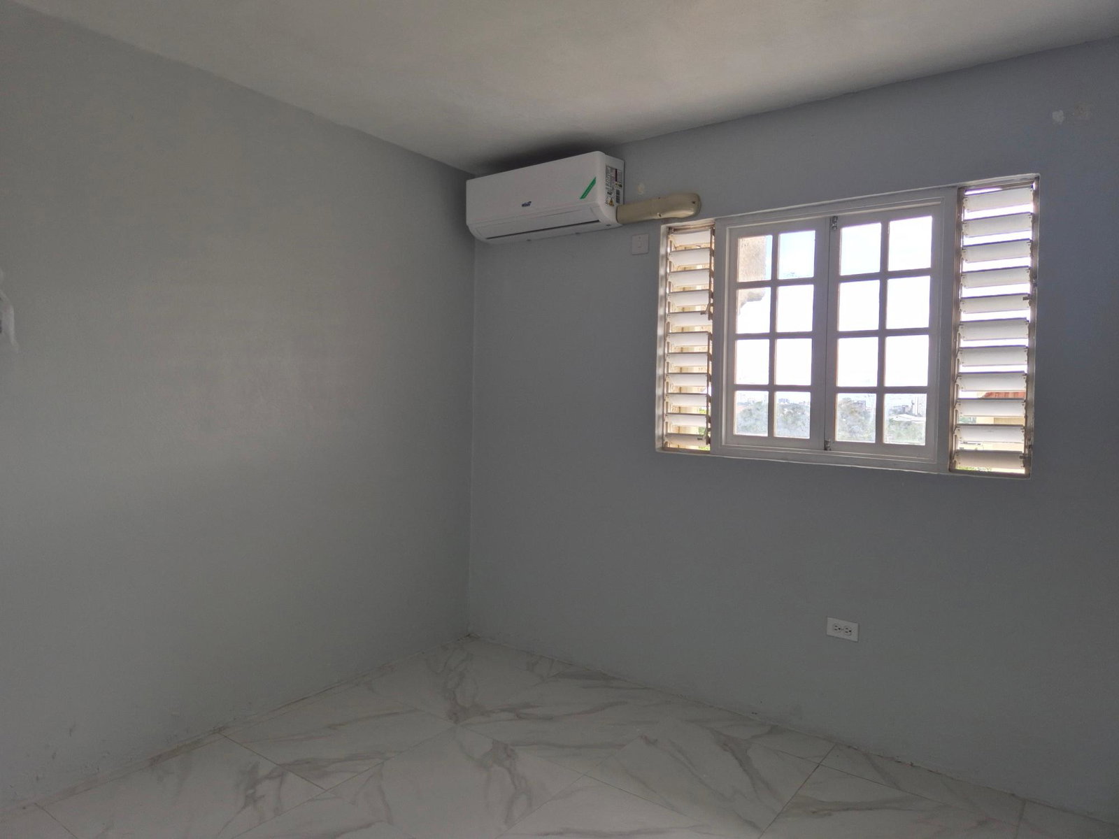 Seventh image of 606- 114-116 Constant Spring r in Kingston 8, St. Andrew, Jamaica - property is For Rent