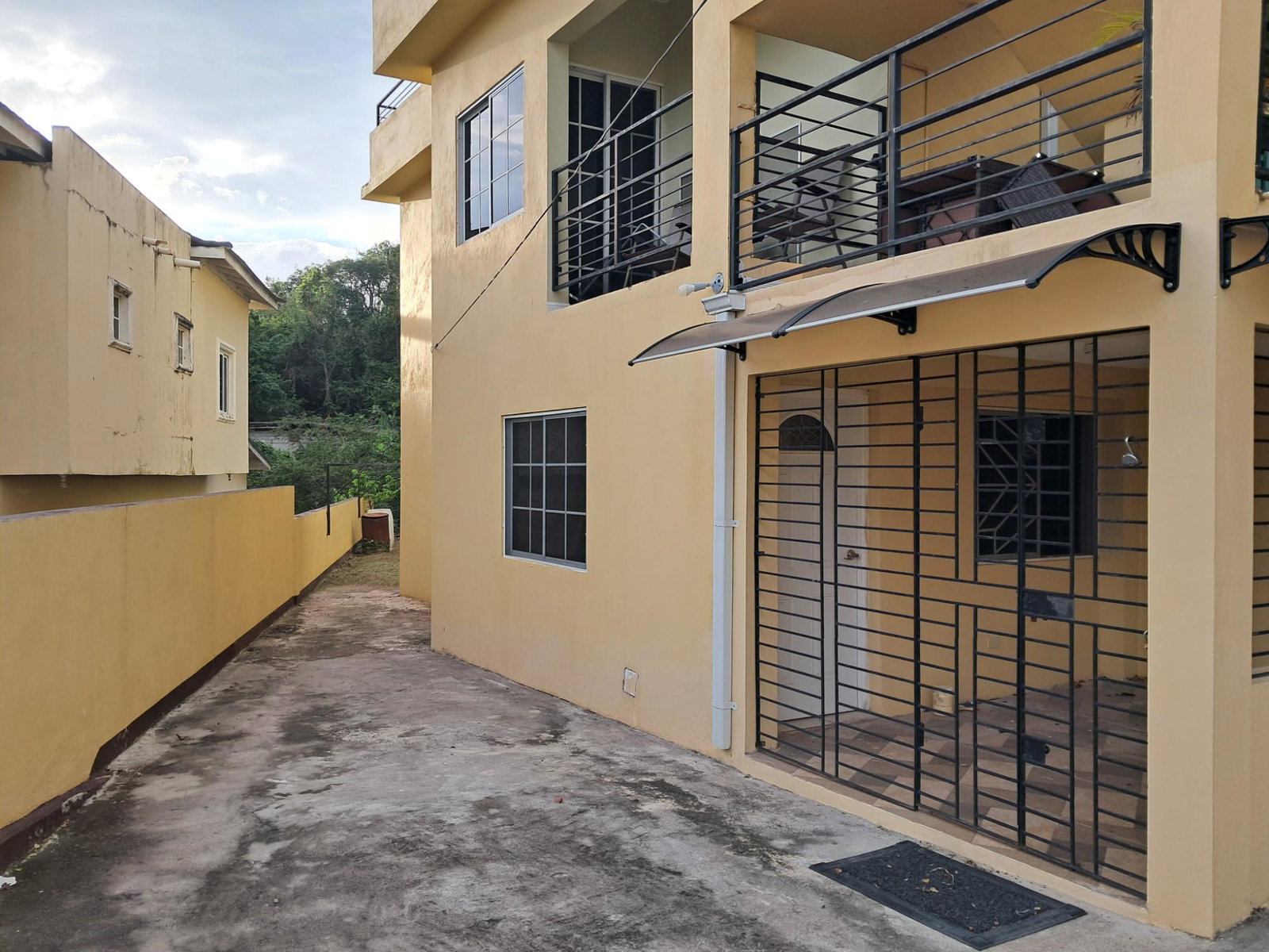 First image of Sterling Castle Close in Red Hills, St. Andrew, Jamaica - property is For Rent