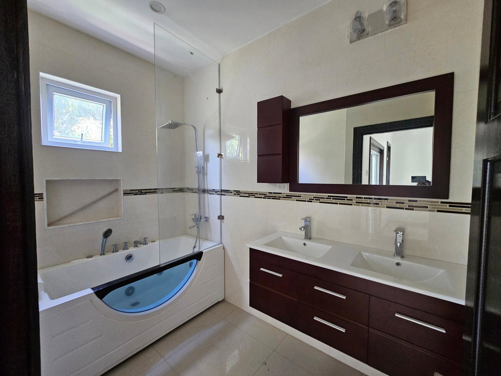 Eighth image of 2-5 Park Avenue in Kingston 19, St. Andrew, Jamaica - property is For Sale