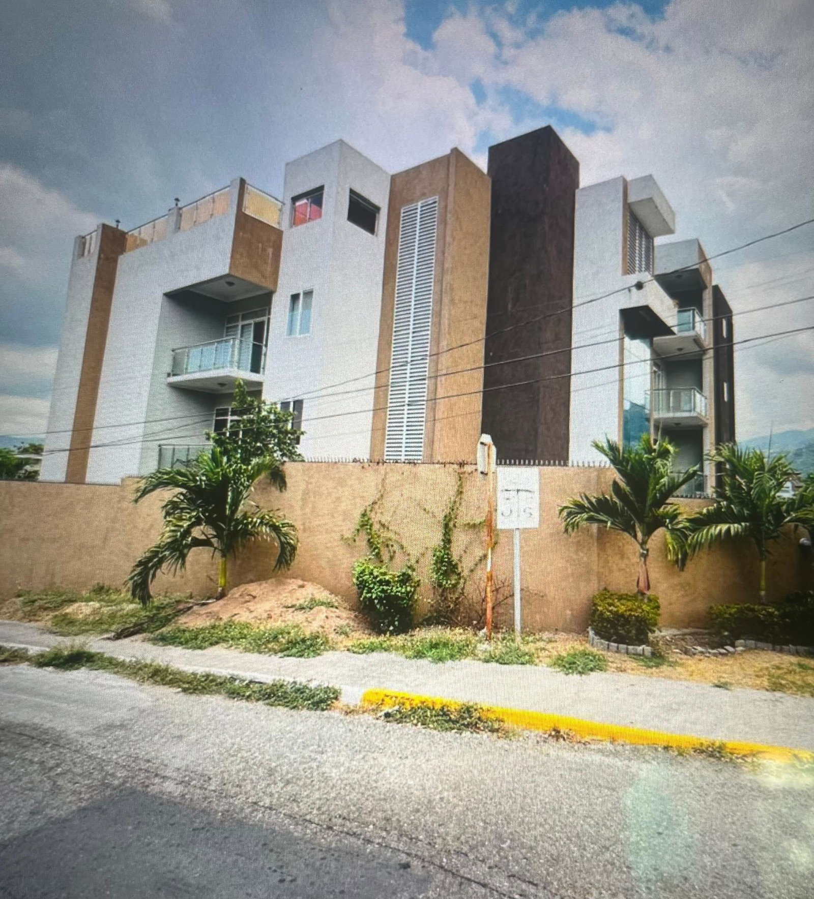 First image of 7-9 Liguanea Ave in Kingston 6, St. Andrew, Jamaica - property is For Rent
