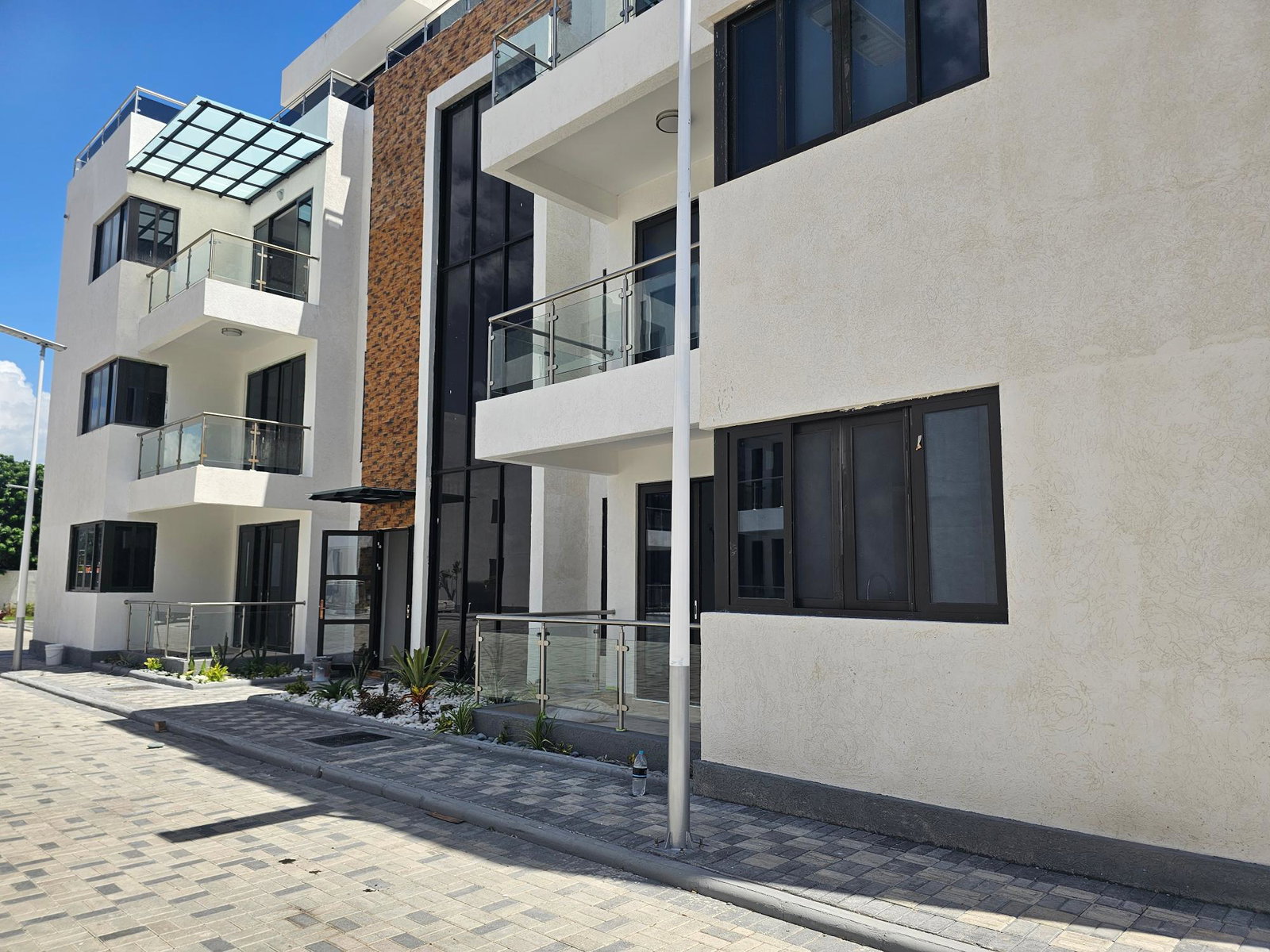 Third image of 32e-3 Stillwell Road in Kingston 8, St. Andrew, Jamaica - property is For Rent