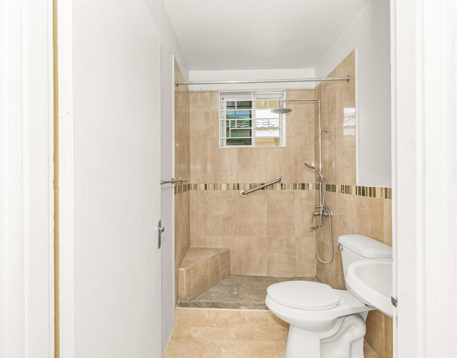 Tenth image of 7 Sullivan Close in Kingston 8, St. Andrew, Jamaica - property is For Rent