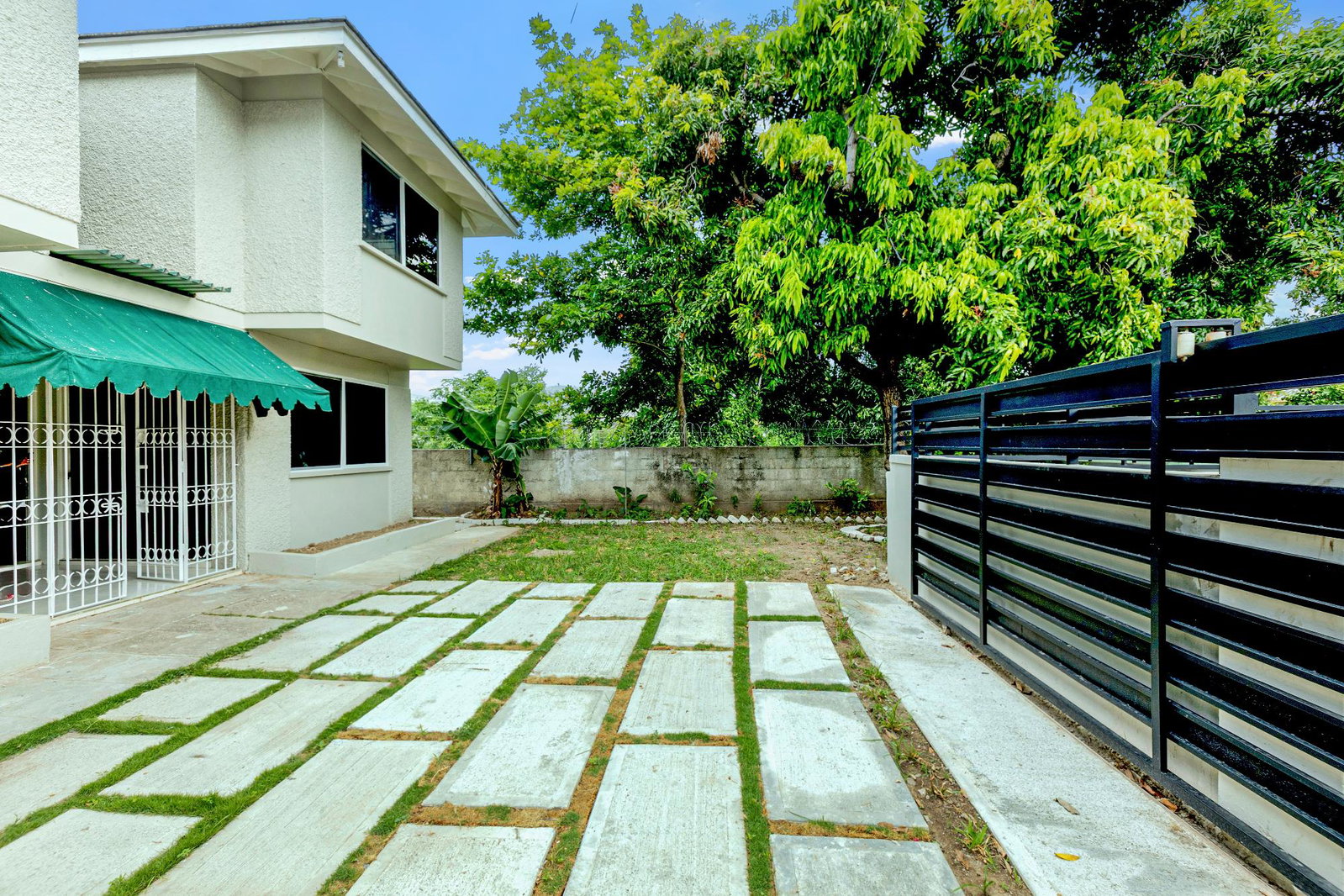 Second image of 7 Sullivan Close in Kingston 8, St. Andrew, Jamaica - property is For Rent