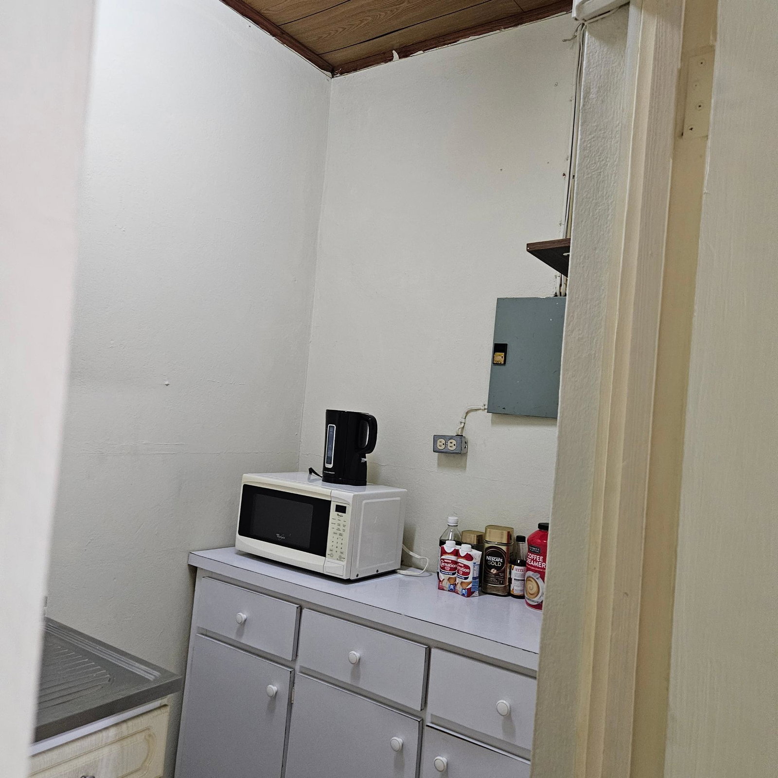 Seventh image of 1-11 1/2 Swalllowfield Road in Kingston 5, St. Andrew, Jamaica - property is For Rent