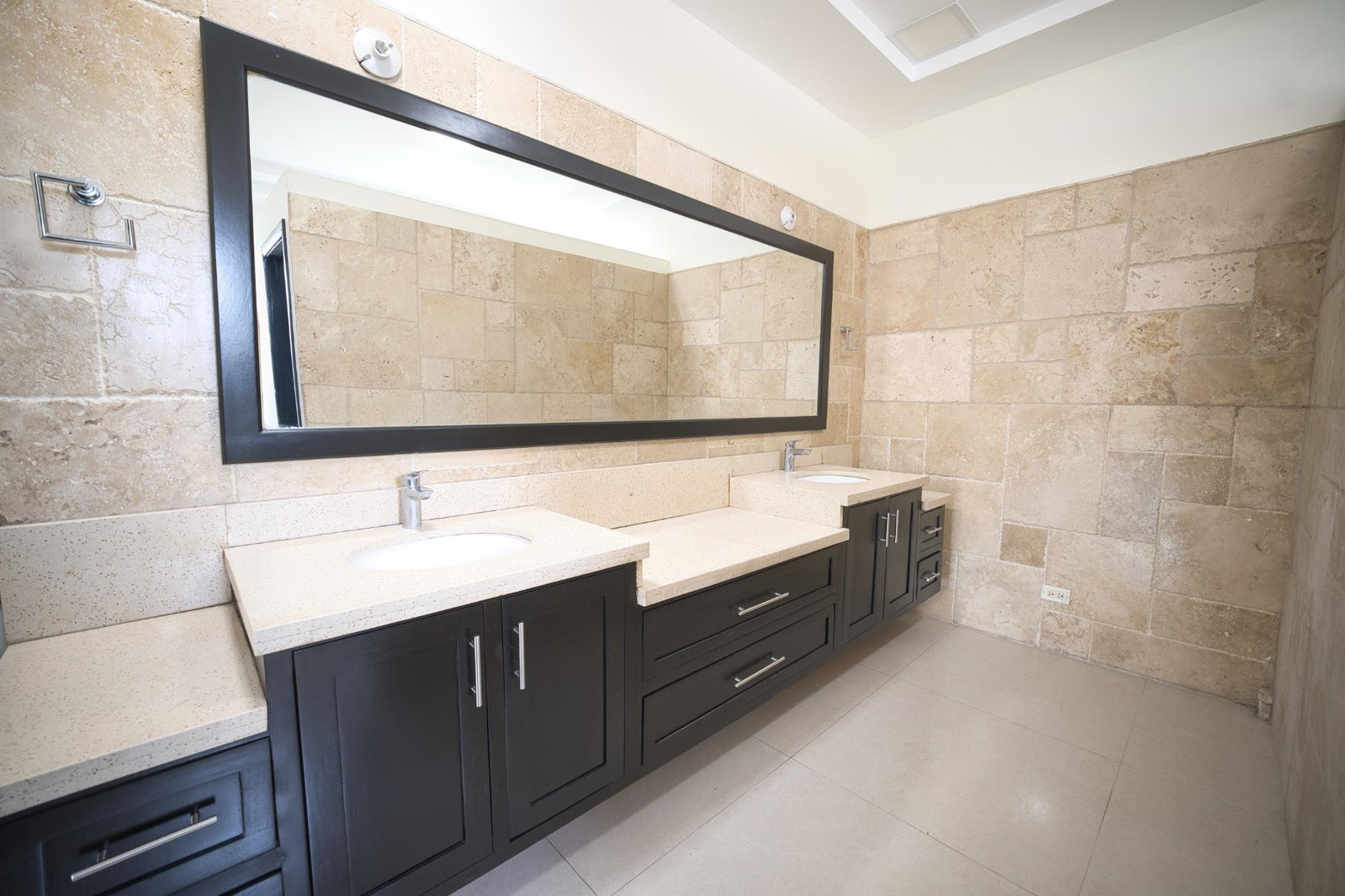 Nineteenth image of 18-19 Dillsbury Avenue in Kingston 6, St. Andrew, Jamaica - property is For Sale