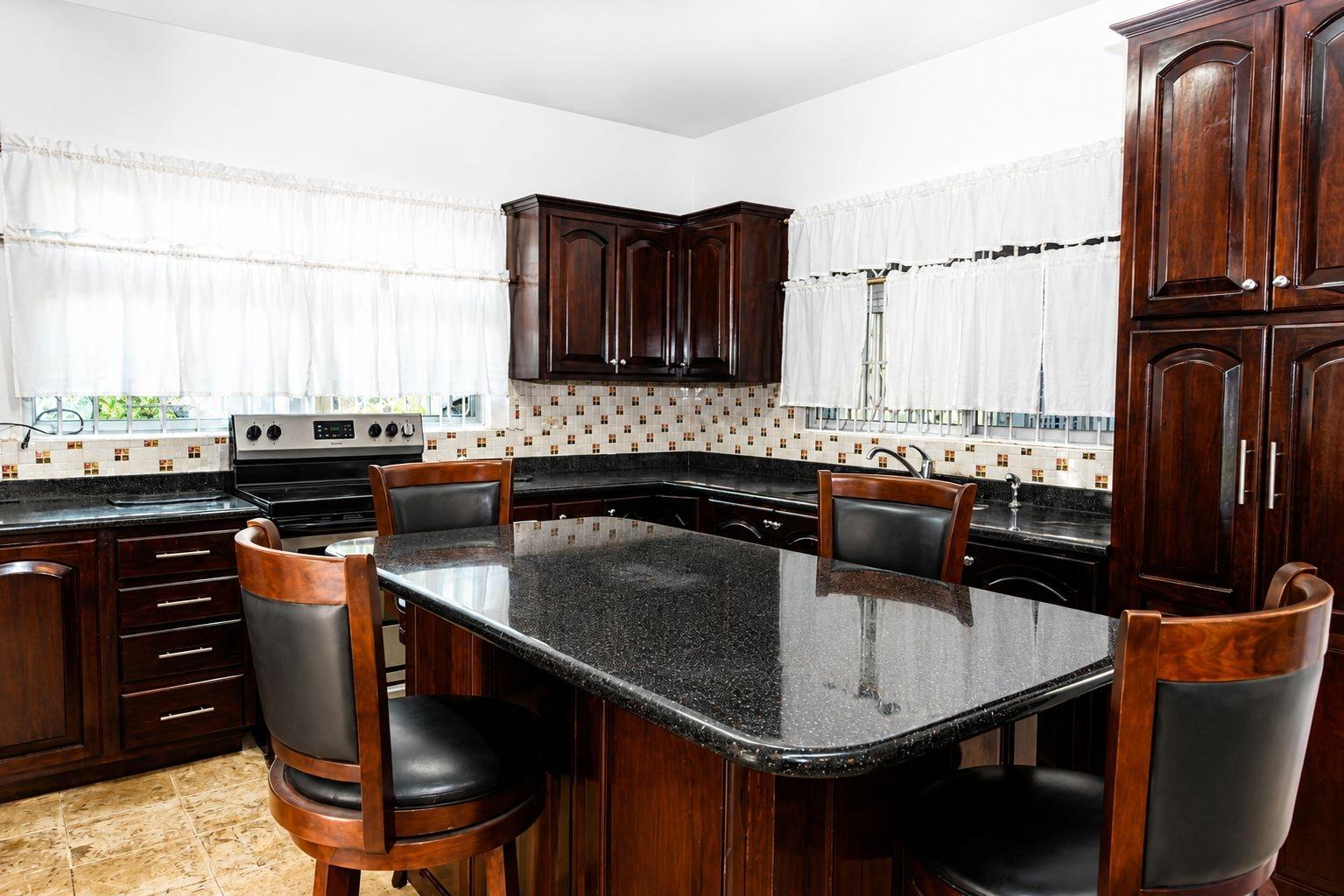 Tenth image of 18 Linnemann Avenue, Kingsto in Kingston 6, St. Andrew, Jamaica - property is For Sale