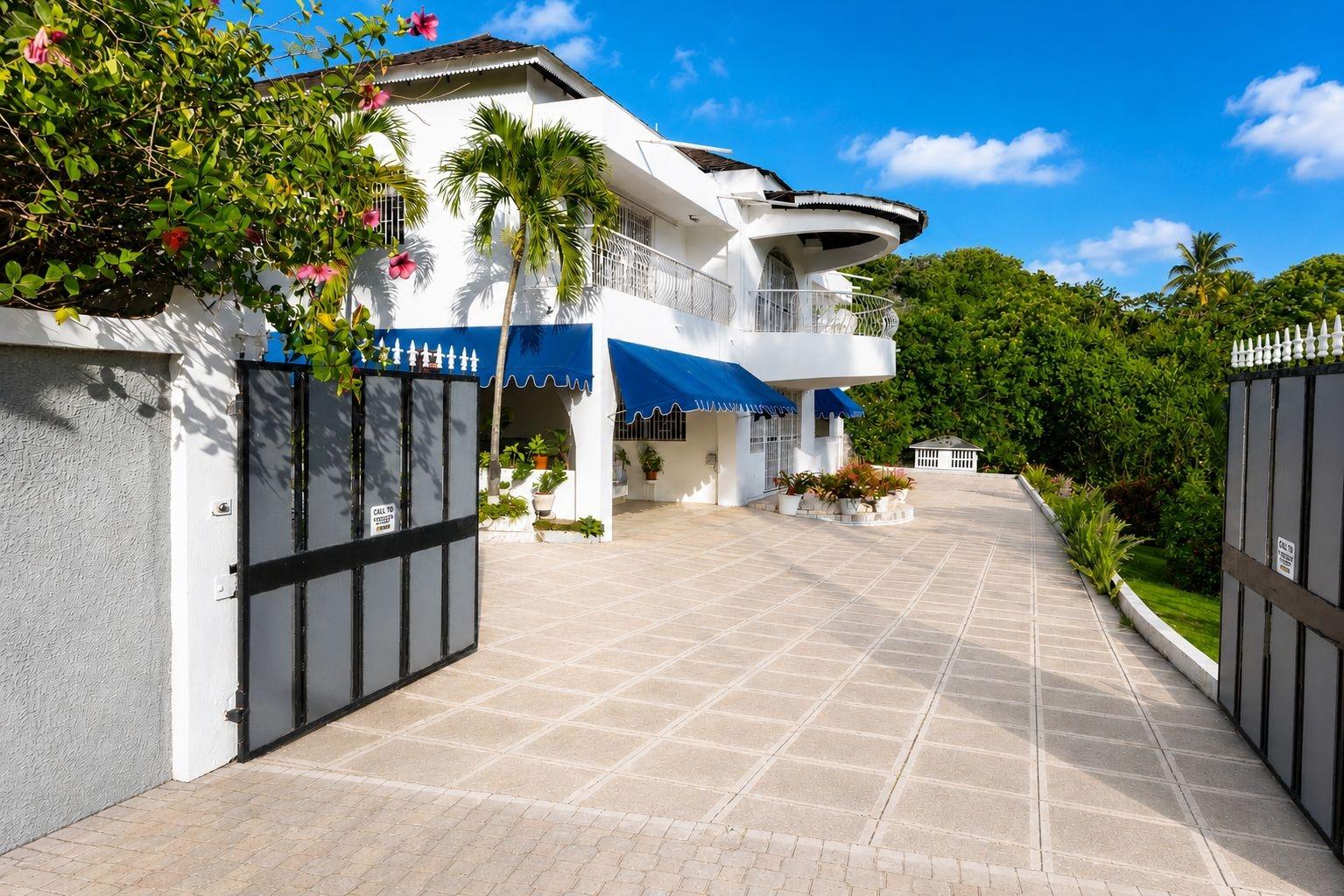 Sixth image of 18 Linnemann Avenue, Kingsto in Kingston 6, St. Andrew, Jamaica - property is For Sale