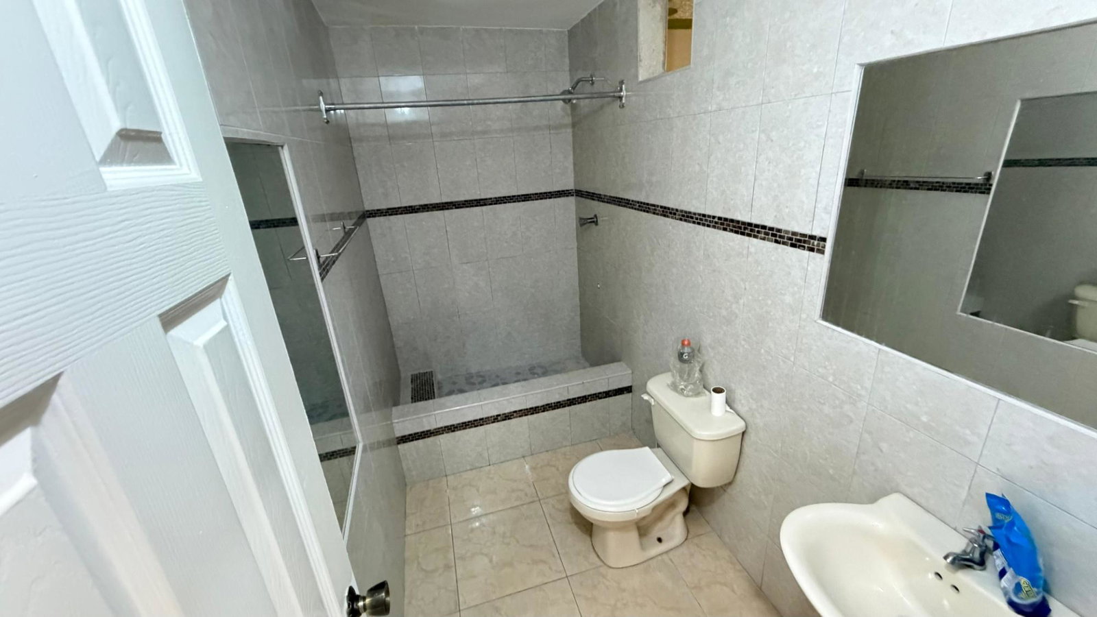 Seventh image of 88 Westchester Crescent, Por in Westchester, St. Catherine, Jamaica - property is For Rent