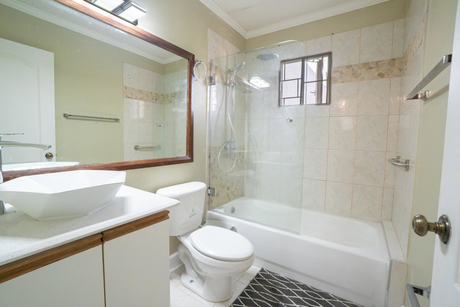 Eleventh image of 31 Eugenia Close in Kingston 6, St. Andrew, Jamaica - property is For Rent