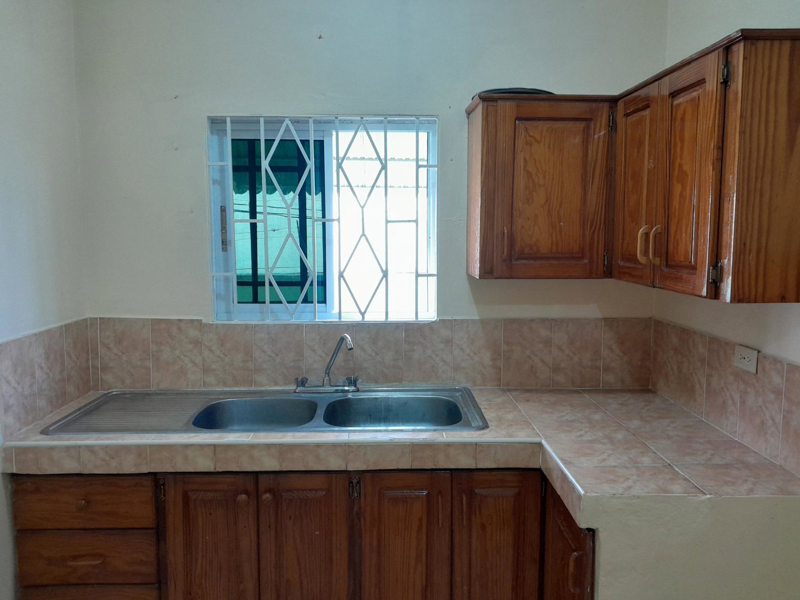 Fifth image of 181 Monza Pathway, Portmore in Monza, St. Catherine, Jamaica - property is For Rent