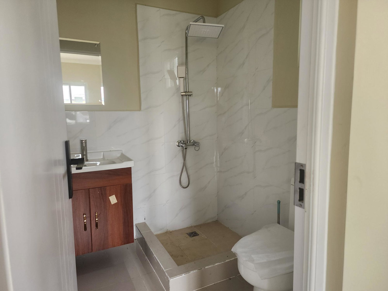 Sixth image of 1087 Catherine Estates in Spanish Town, St. Catherine, Jamaica - property is For Rent