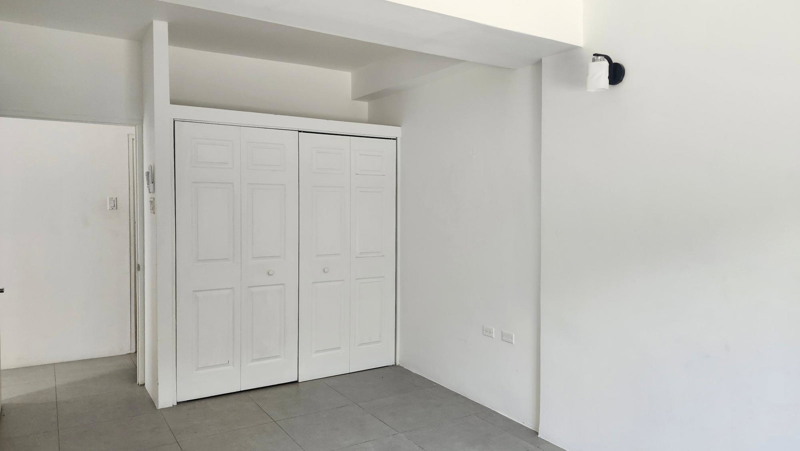 Eleventh image of E4-67 Shortwood Road, Kgn 8 in Kingston 8, St. Andrew, Jamaica - property is For Rent