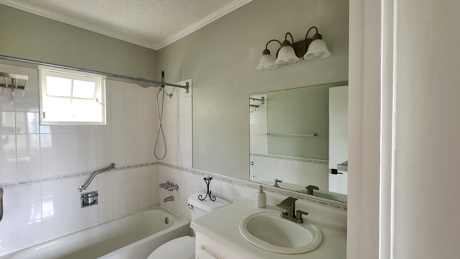 Thirteenth image of 13 Old Stony Hill rd in Kingston 9, St. Andrew, Jamaica - property is For Rent
