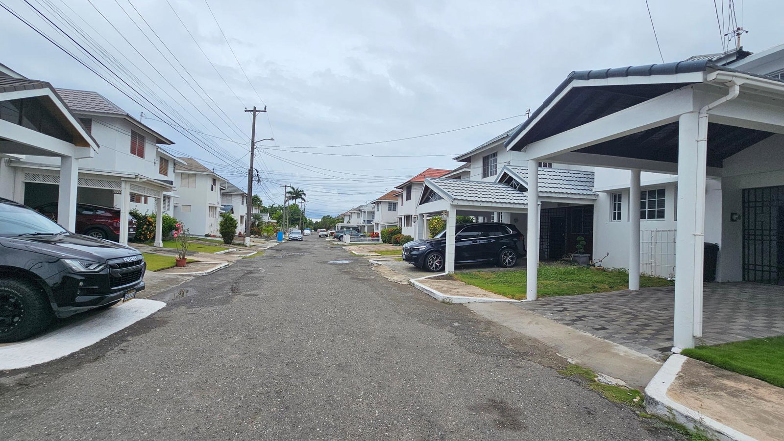 Twenty-Ninth image of 8 Donhead Close in Kingston 6, St. Andrew, Jamaica - property is For Rent