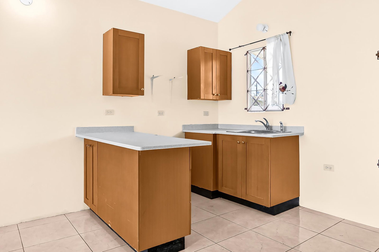 Fourth image of 583- Phoenix Boulevard in Phoenix Park, St. Catherine, Jamaica - property is For Rent