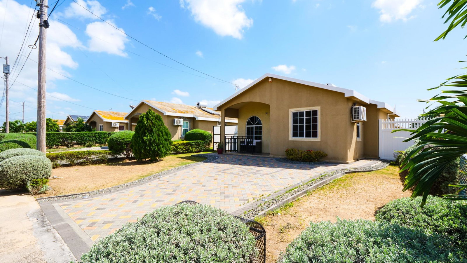 Fourth image of 881 Phoenix Park Village in Greater Portmore, St. Catherine, Jamaica - property is For Sale