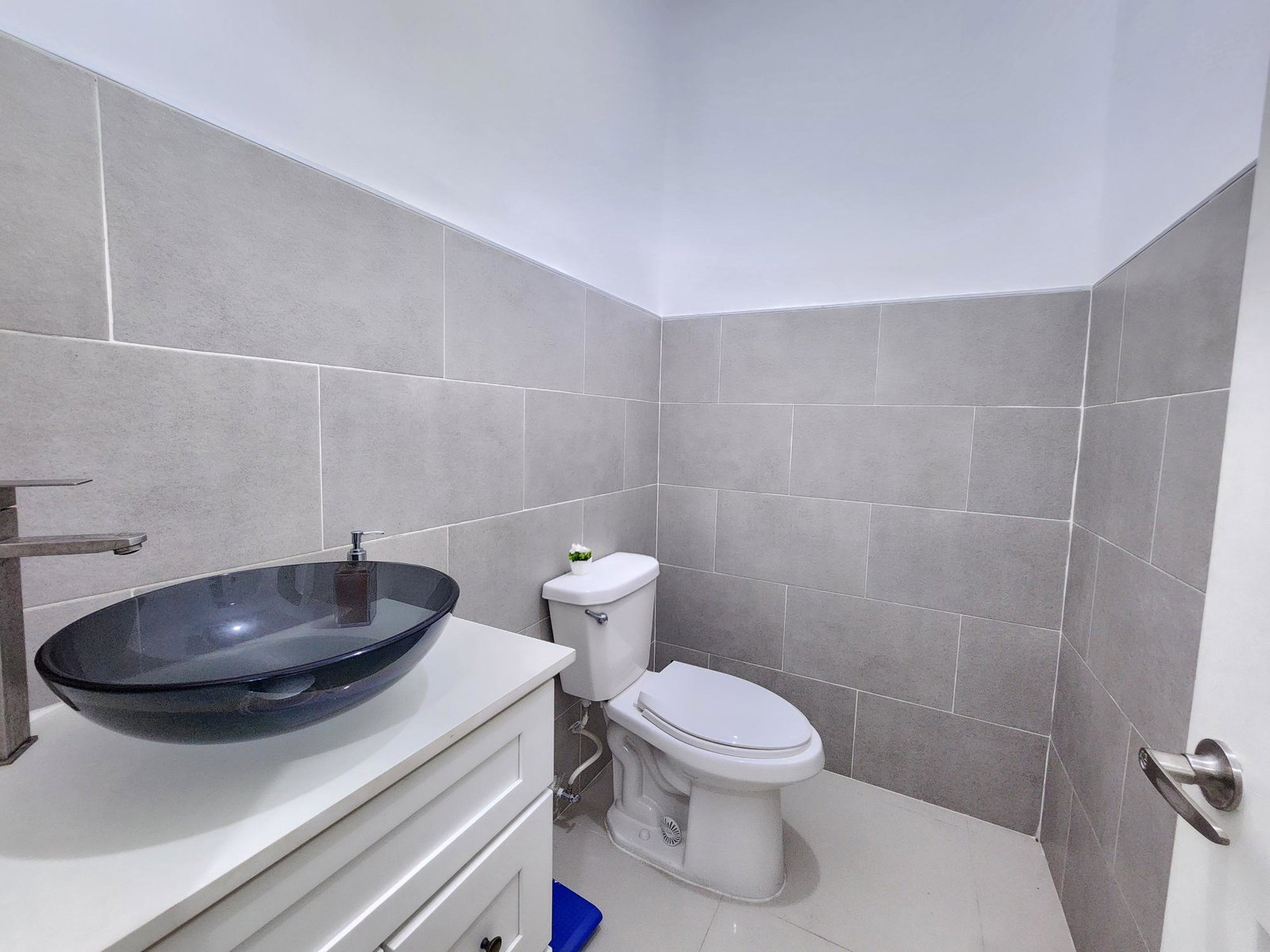 Twenty-Seventh image of 6-17 Kings Drive in Kingston 6, St. Andrew, Jamaica - property is For Rent