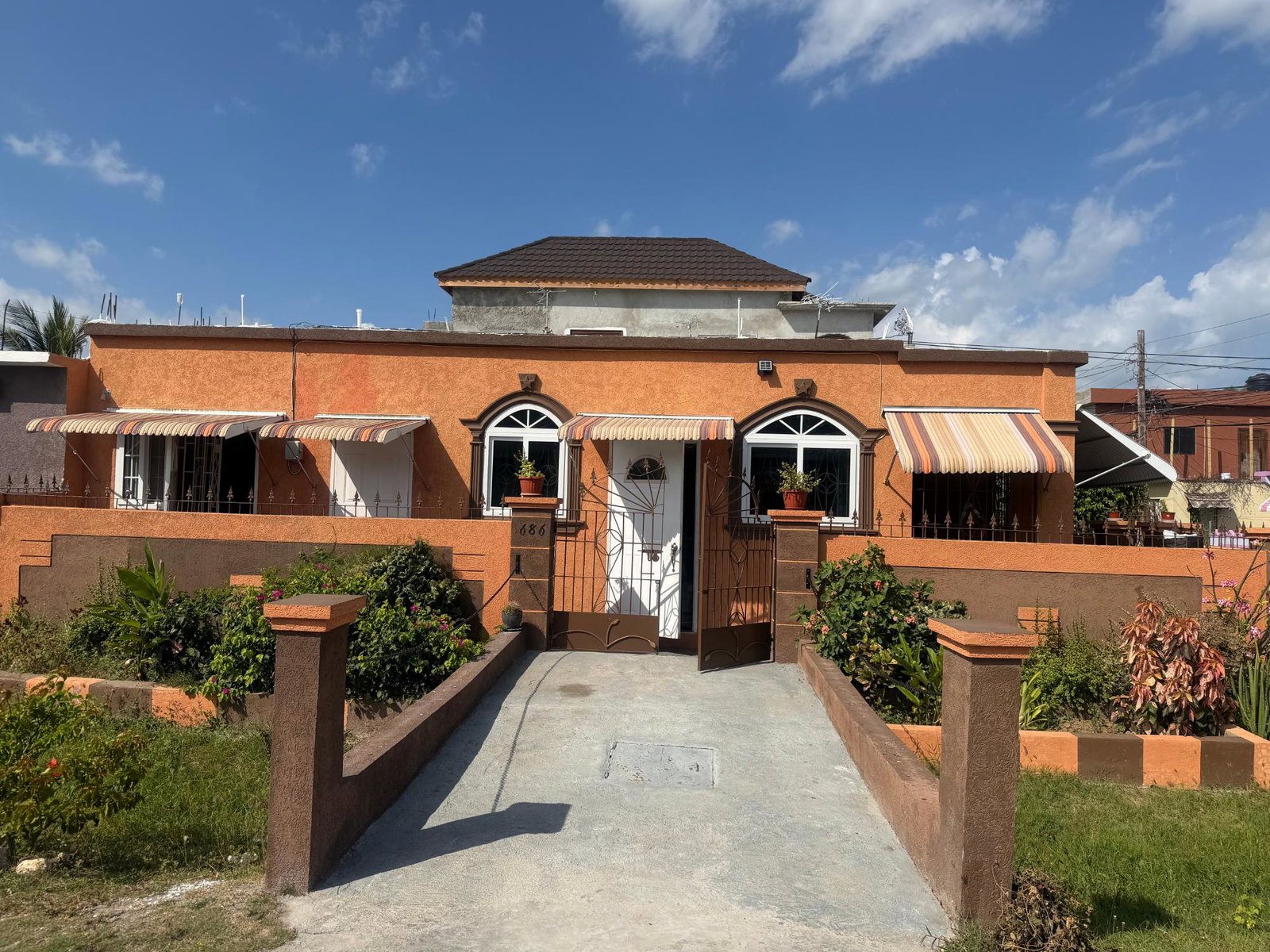 First image of 686 33rd Way 3 East in Greater Portmore, St. Catherine, Jamaica - property is For Rent
