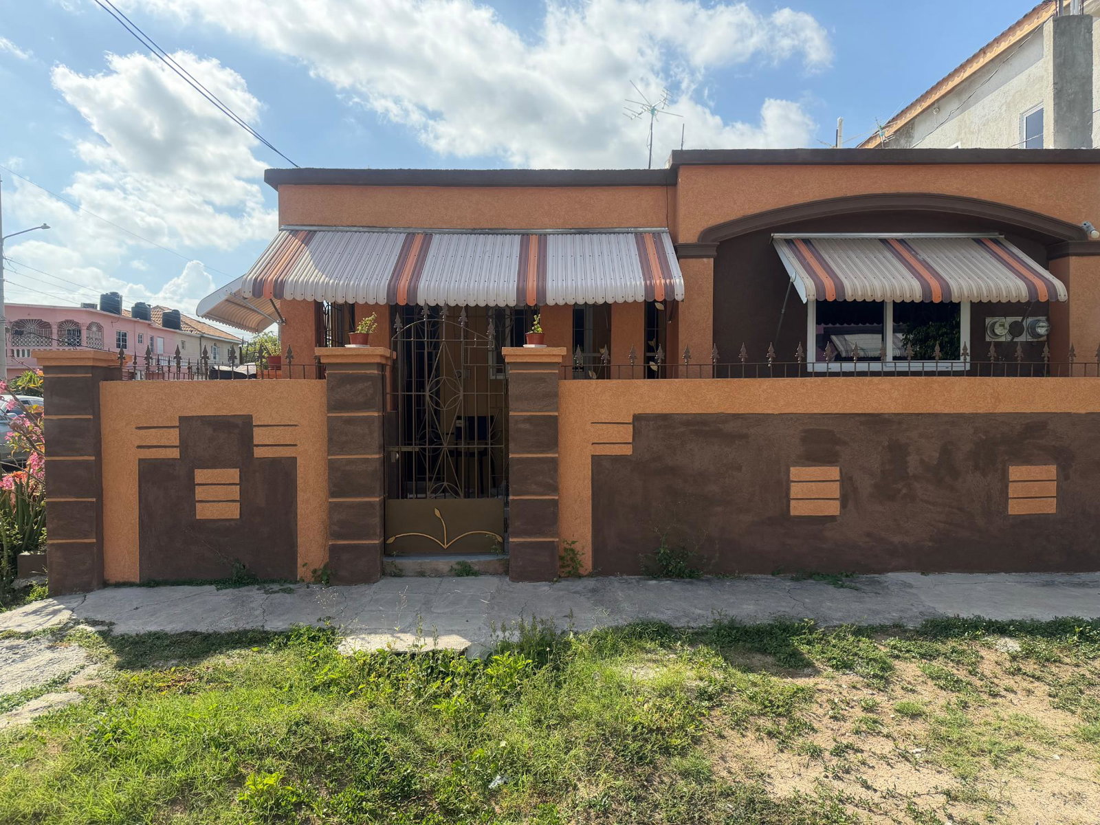 Second image of 686 33rd Way 3 East in Greater Portmore, St. Catherine, Jamaica - property is For Rent