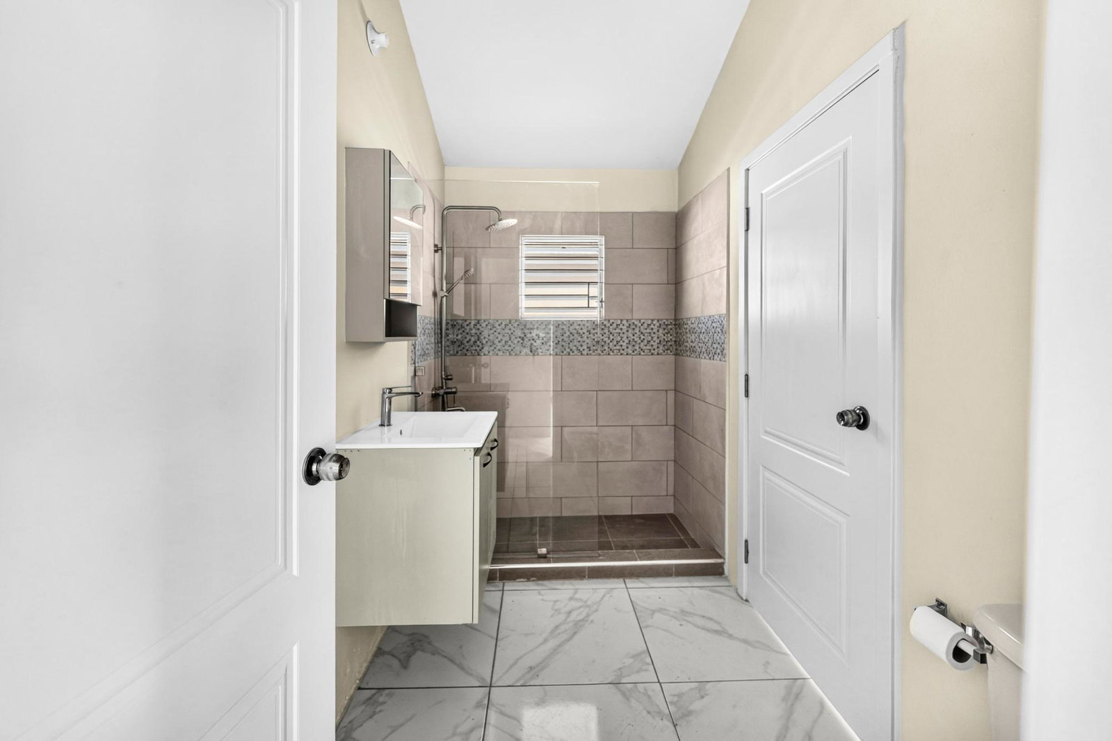Eleventh image of 25- Phoenix Park Village ii in Phoenix Park, St. Catherine, Jamaica - property is For Rent