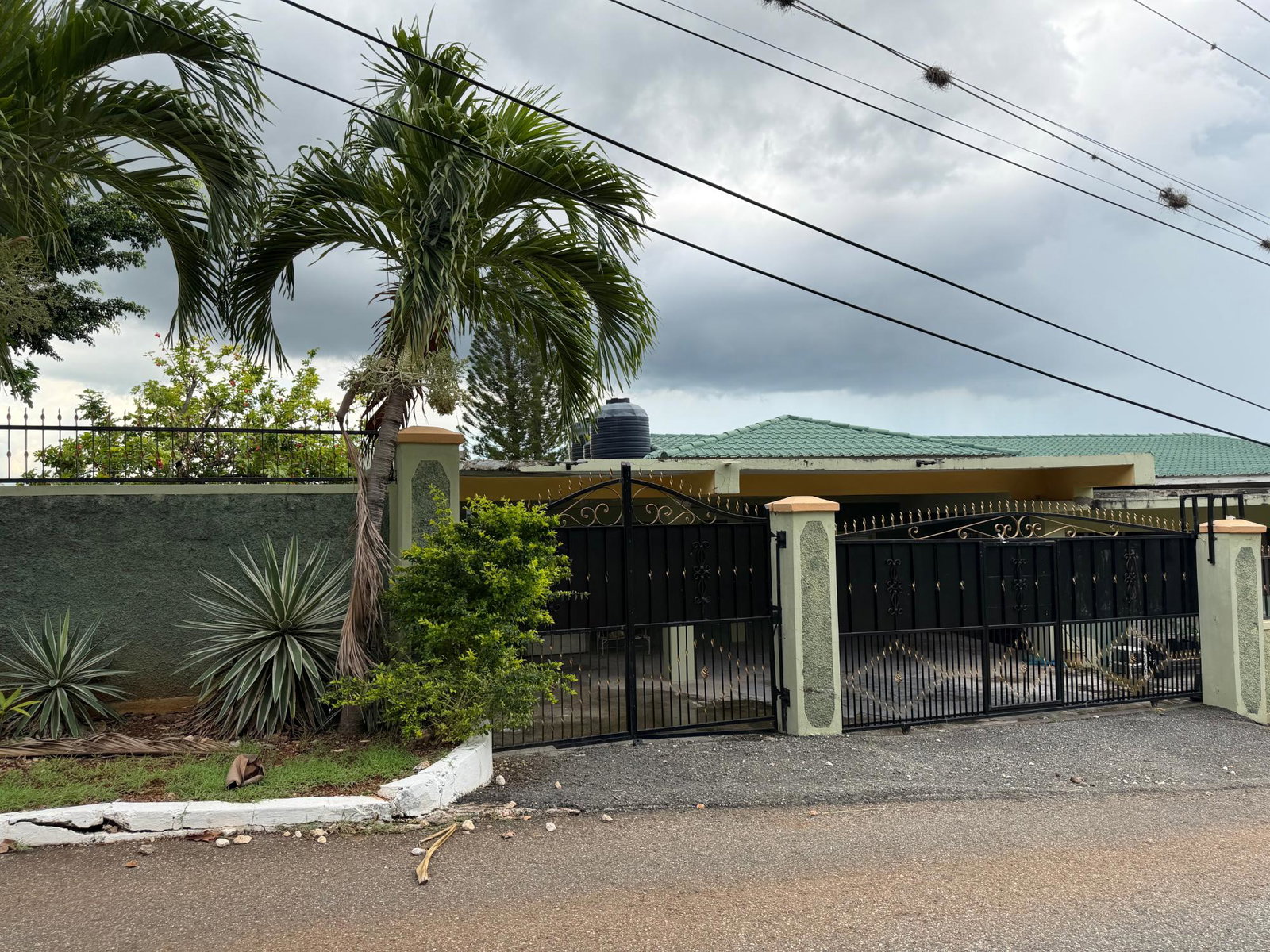 Thirteenth image of 5- Belgrade Loop in Kingston 19, St. Andrew, Jamaica - property is For Rent