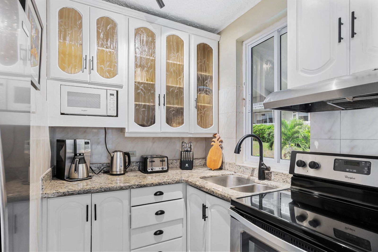 Sixth image of Columbus Heights in Ocho Rios, St. Ann, Jamaica - property is For Rent