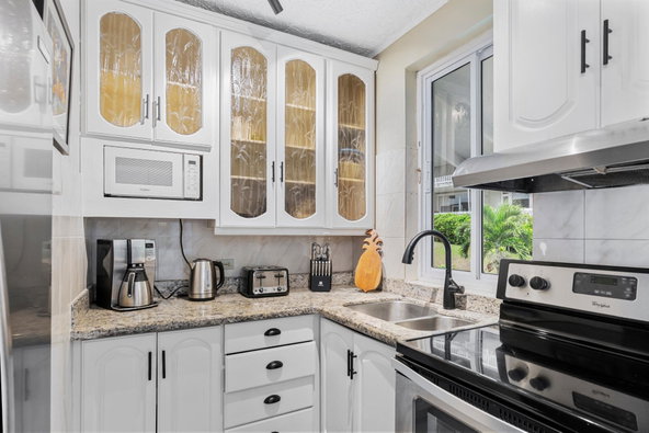 Sixth image of Columbus Heights in Ocho Rios, St. Ann, Jamaica - property is For Rent