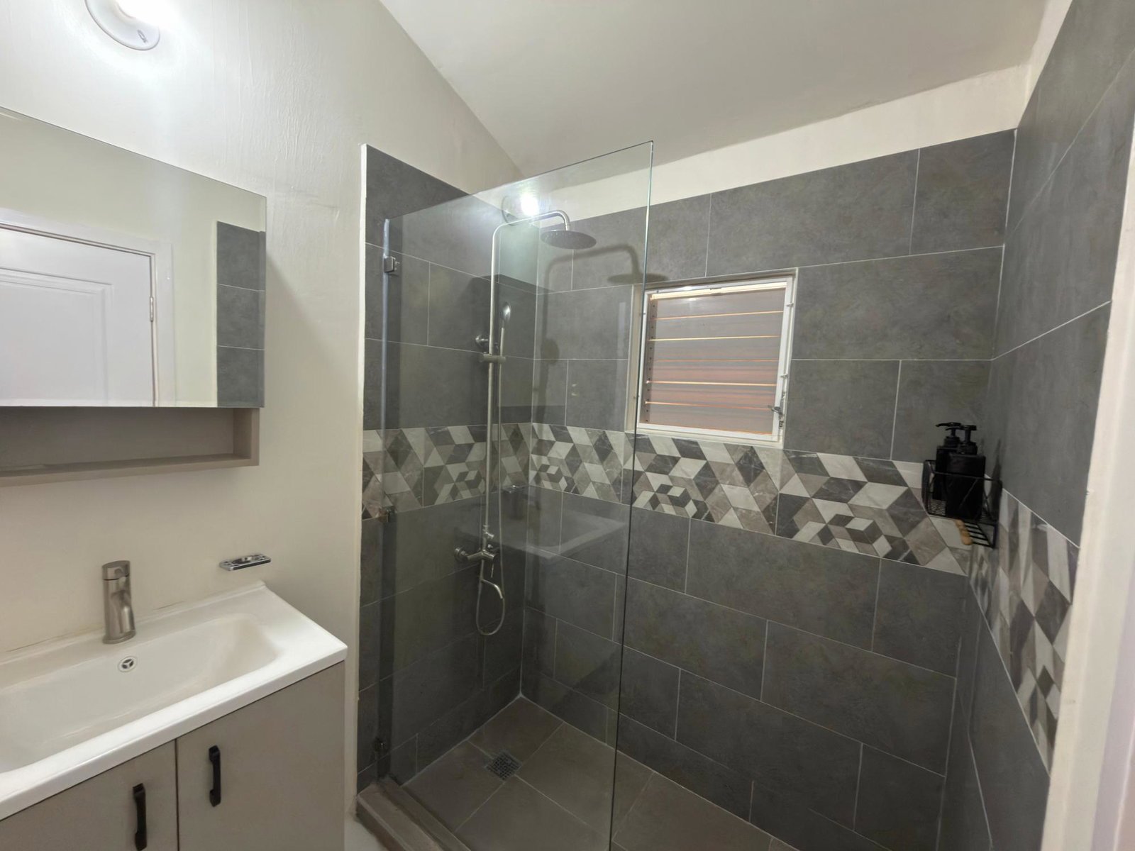 Eighth image of 301 Phoenix Park Village 2,p3 in Phoenix Park, St. Catherine, Jamaica - property is For Rent