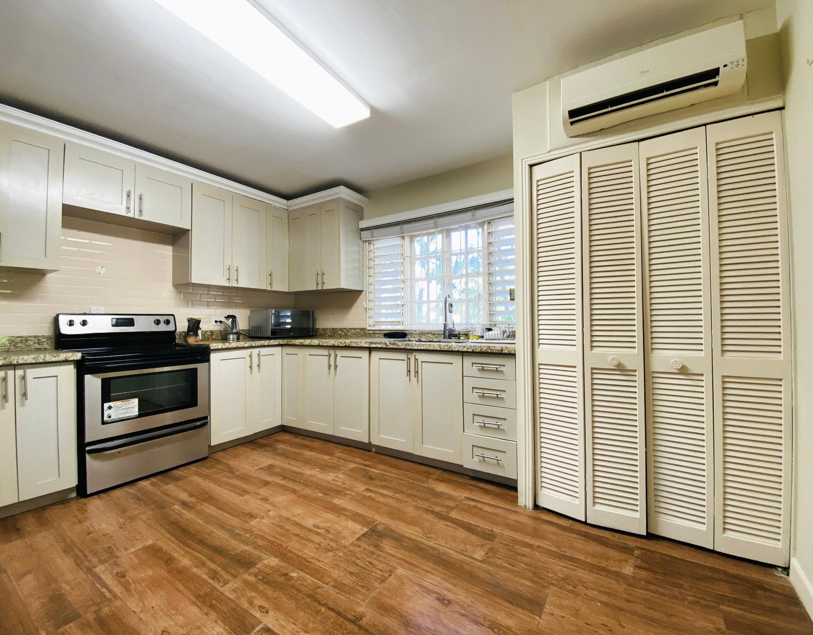 Eleventh image of 15-17 Millsborough Avenue in Kingston 6, St. Andrew, Jamaica - property is For Sale
