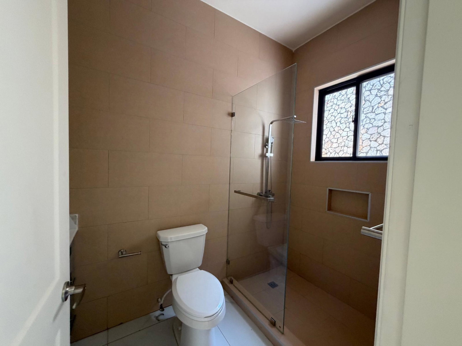 Eighteenth image of 4-10 Hydra dr Smokeyvale, Kgn1 in Kingston 19, St. Andrew, Jamaica - property is For Rent