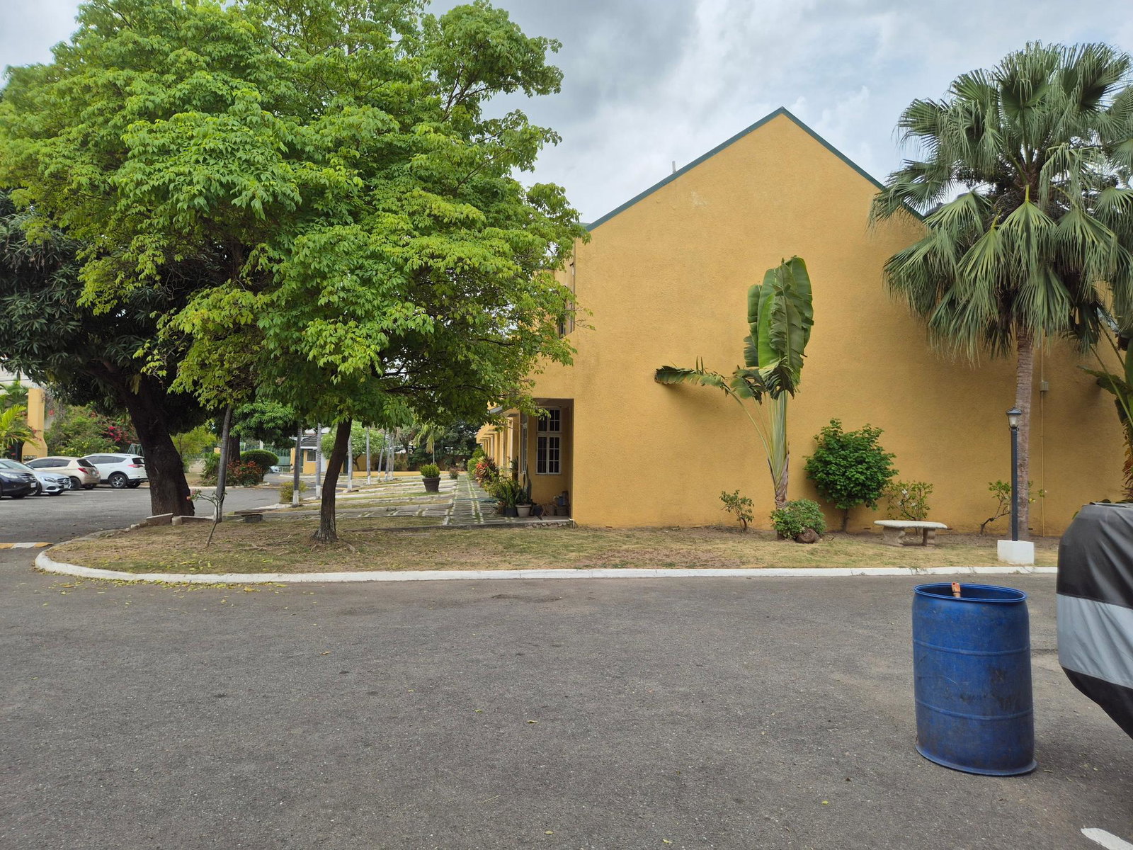 Sixteenth image of 23-35a Upper Waterloo Road, Kgn in Kingston 10, St. Andrew, Jamaica - property is For Sale