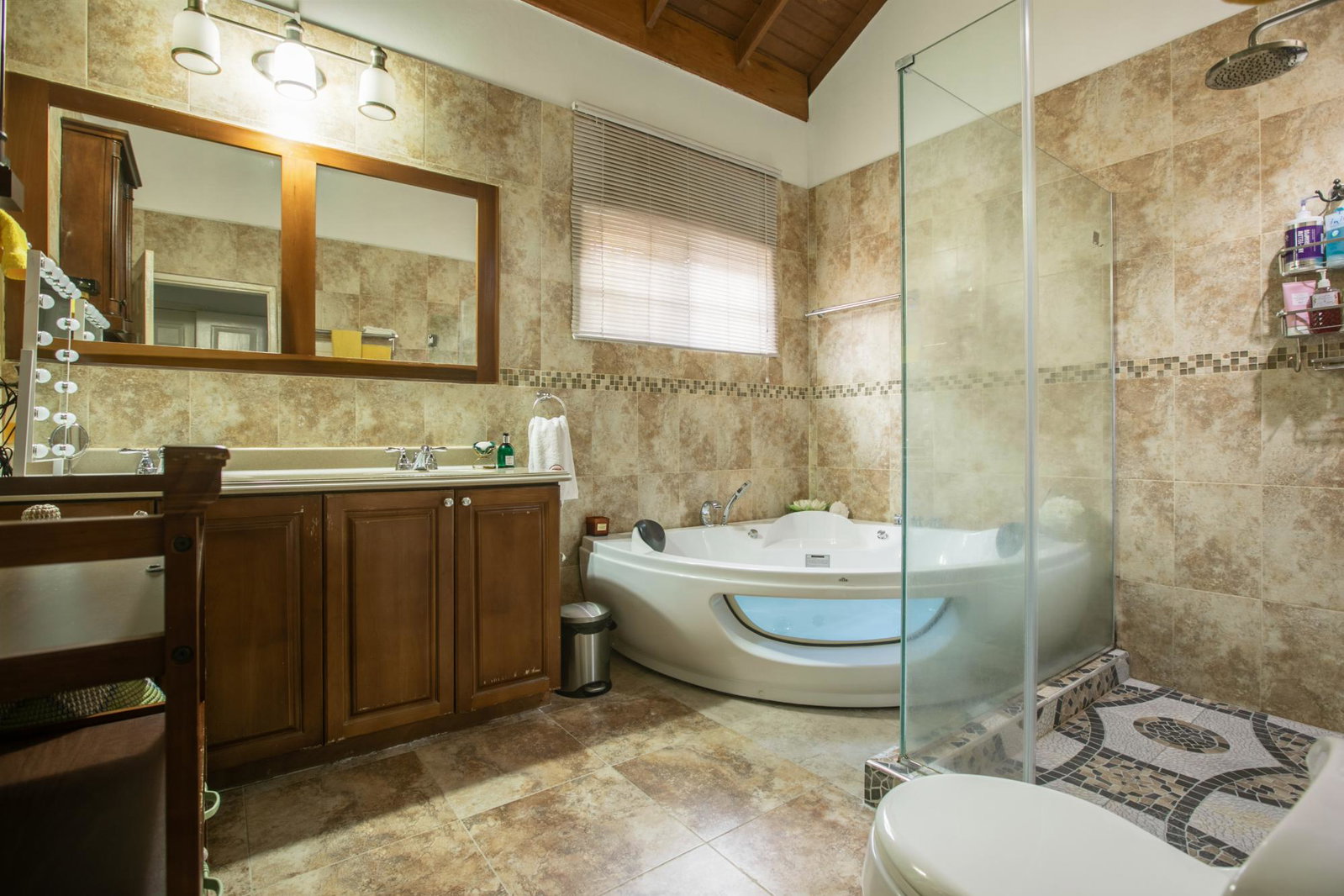 Fifth image of 8-1c Tavistock Terrace in Kingston 6, St. Andrew, Jamaica - property is For Sale