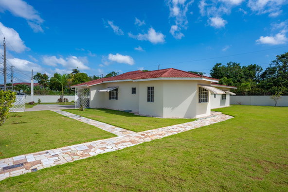 Fifth image of 10 Wint Way in Mandeville, Manchester, Jamaica - property is For Sale