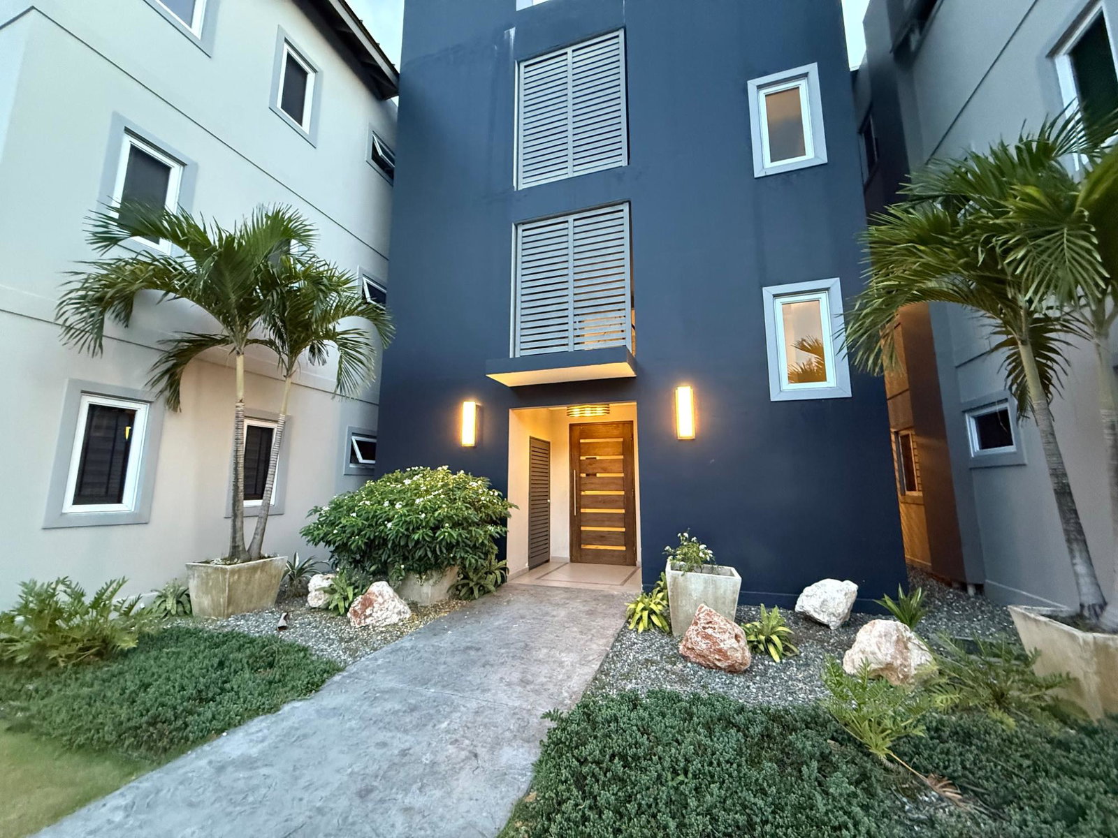 Seventh image of 32e-16 Garden Close in Kingston 8, St. Andrew, Jamaica - property is For Rent