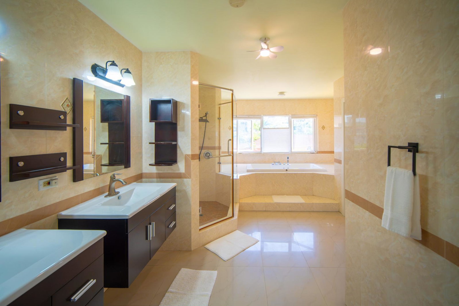 Eighteenth image of B3-121 Main Street, Ocho Rios in Ocho Rios, St. Ann, Jamaica - property is For Sale
