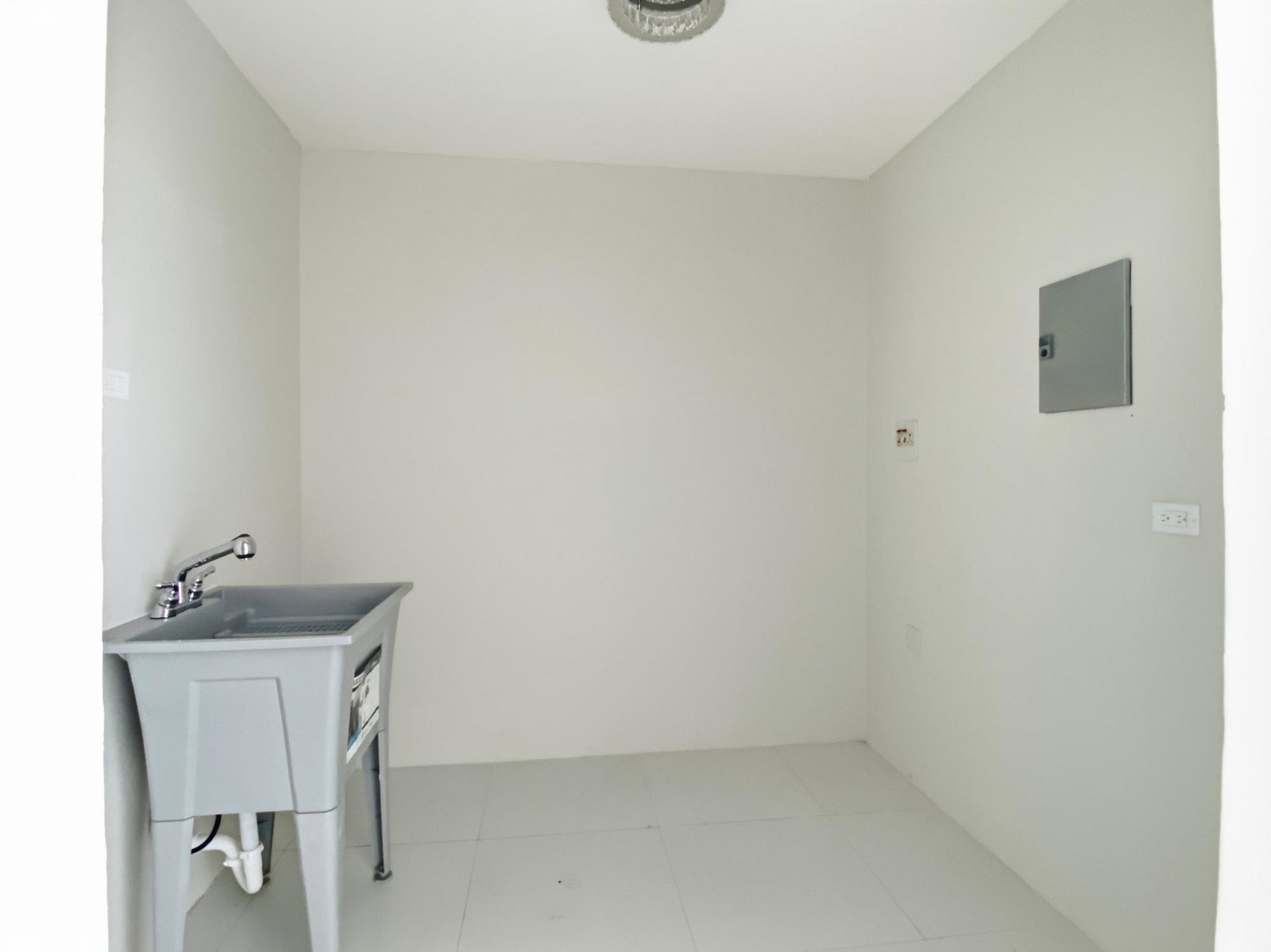 Fifth image of 31- Renfrew Road, Courtleigh in Kingston 5, St. Andrew, Jamaica - property is For Rent
