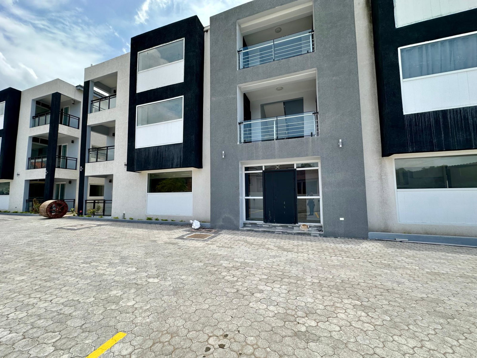 Nineteenth image of 15 Roehampton Drive in Kingston 19, St. Andrew, Jamaica - property is For Sale