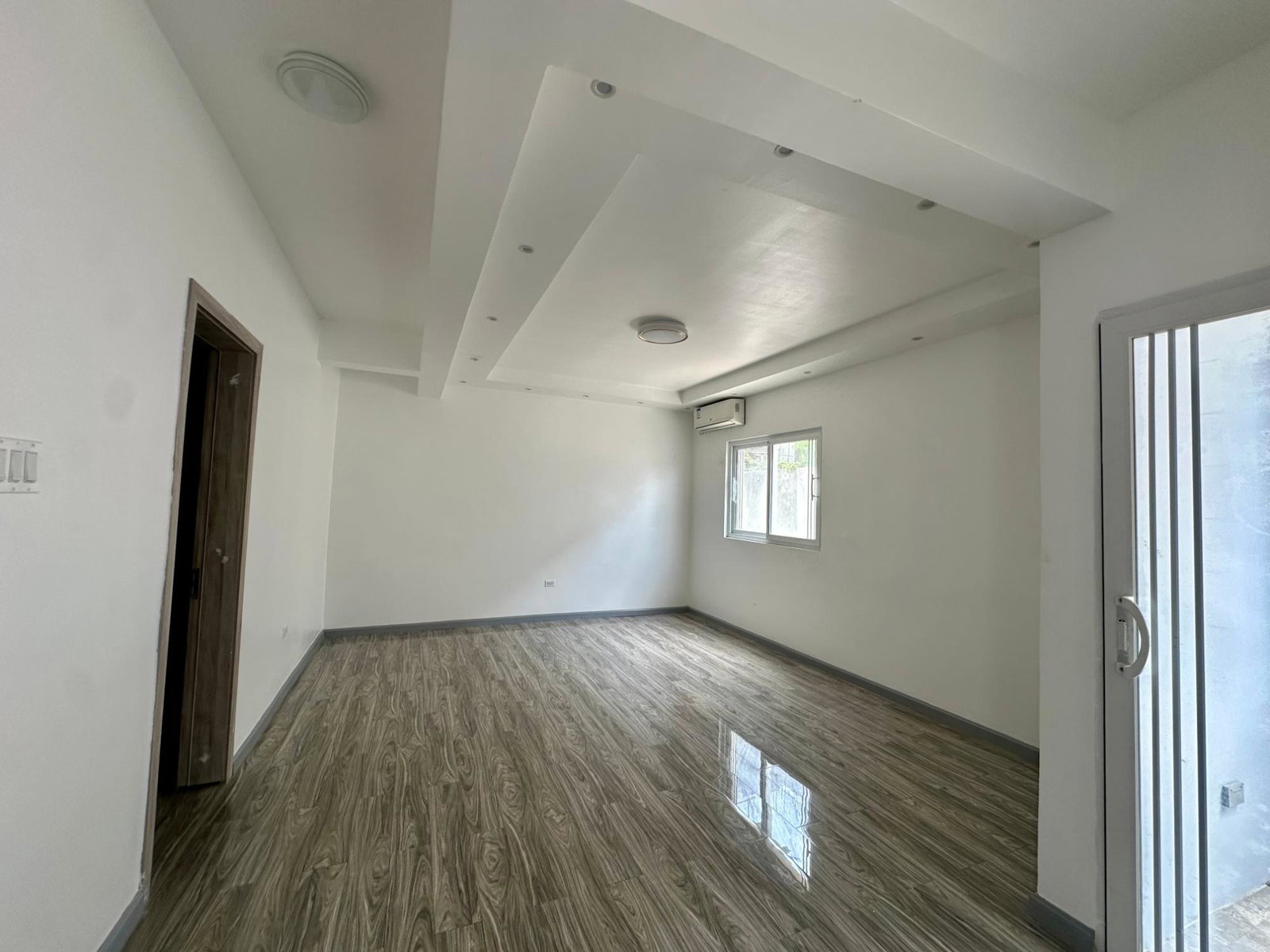Ninth image of 15 Roehampton Drive in Kingston 19, St. Andrew, Jamaica - property is For Sale
